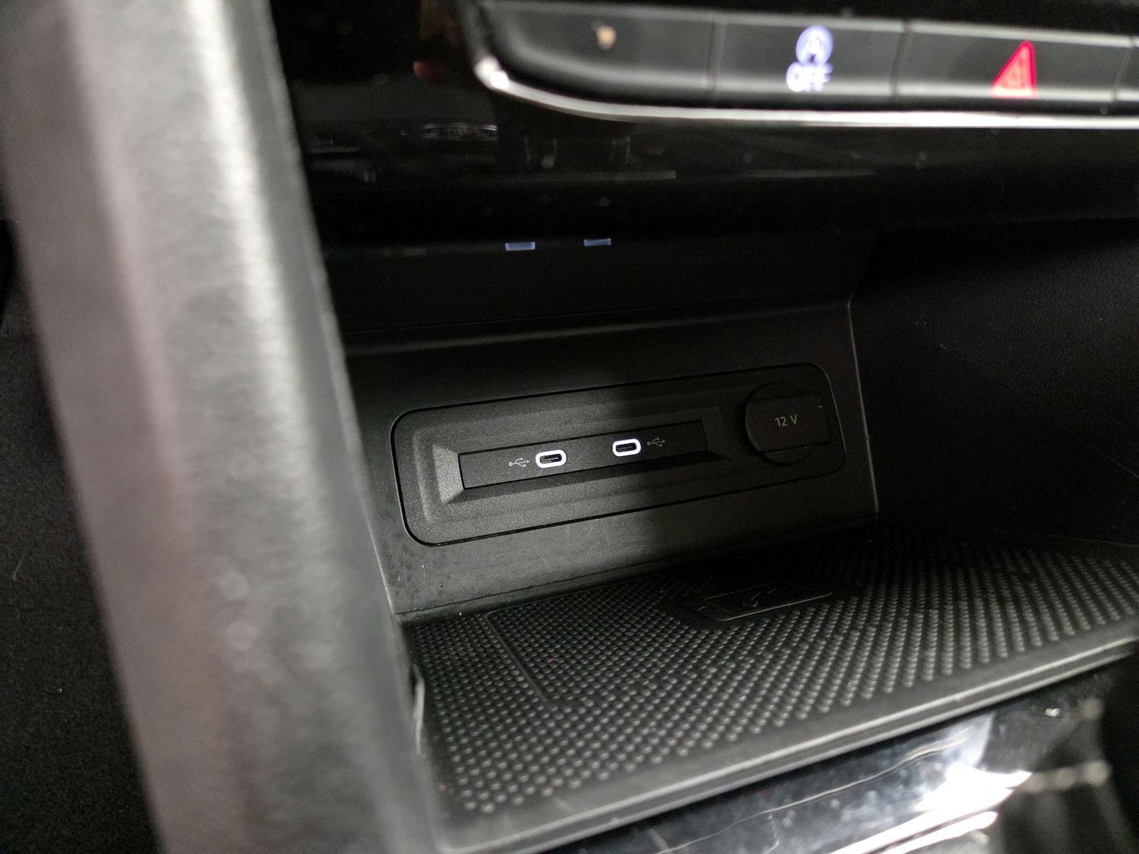 2023 Volkswagen Atlas SE w/Tech - Photo 19