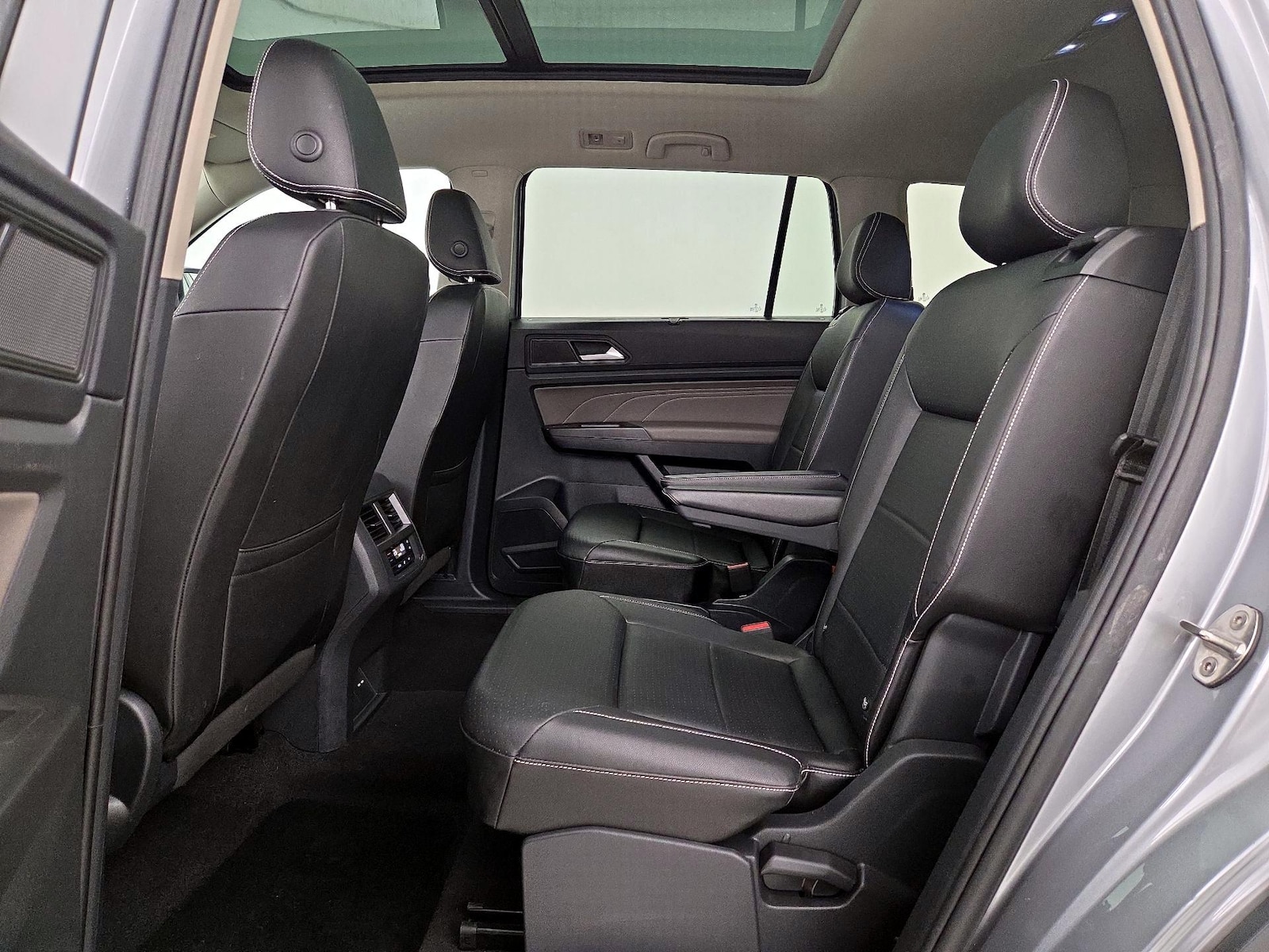 2023 Volkswagen Atlas SE w/Tech - Photo 21