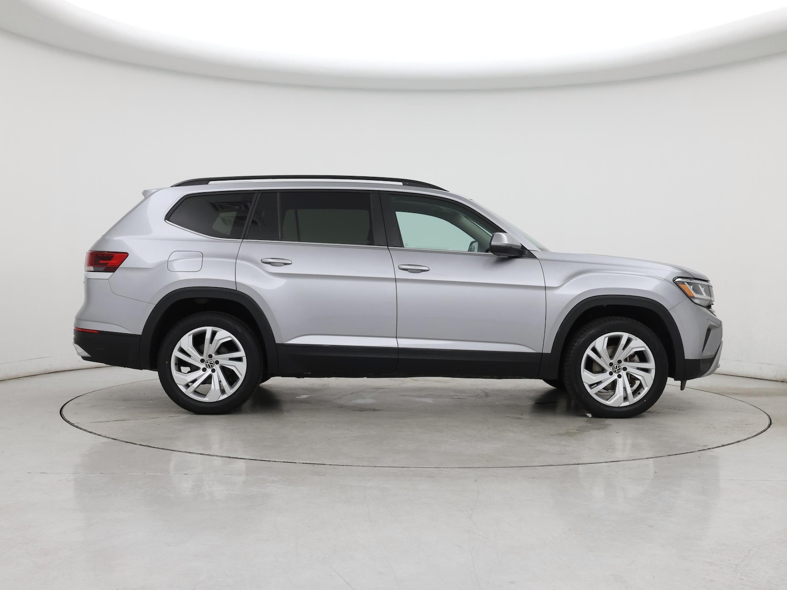 2023 Volkswagen Atlas SE w/Tech - Photo 8