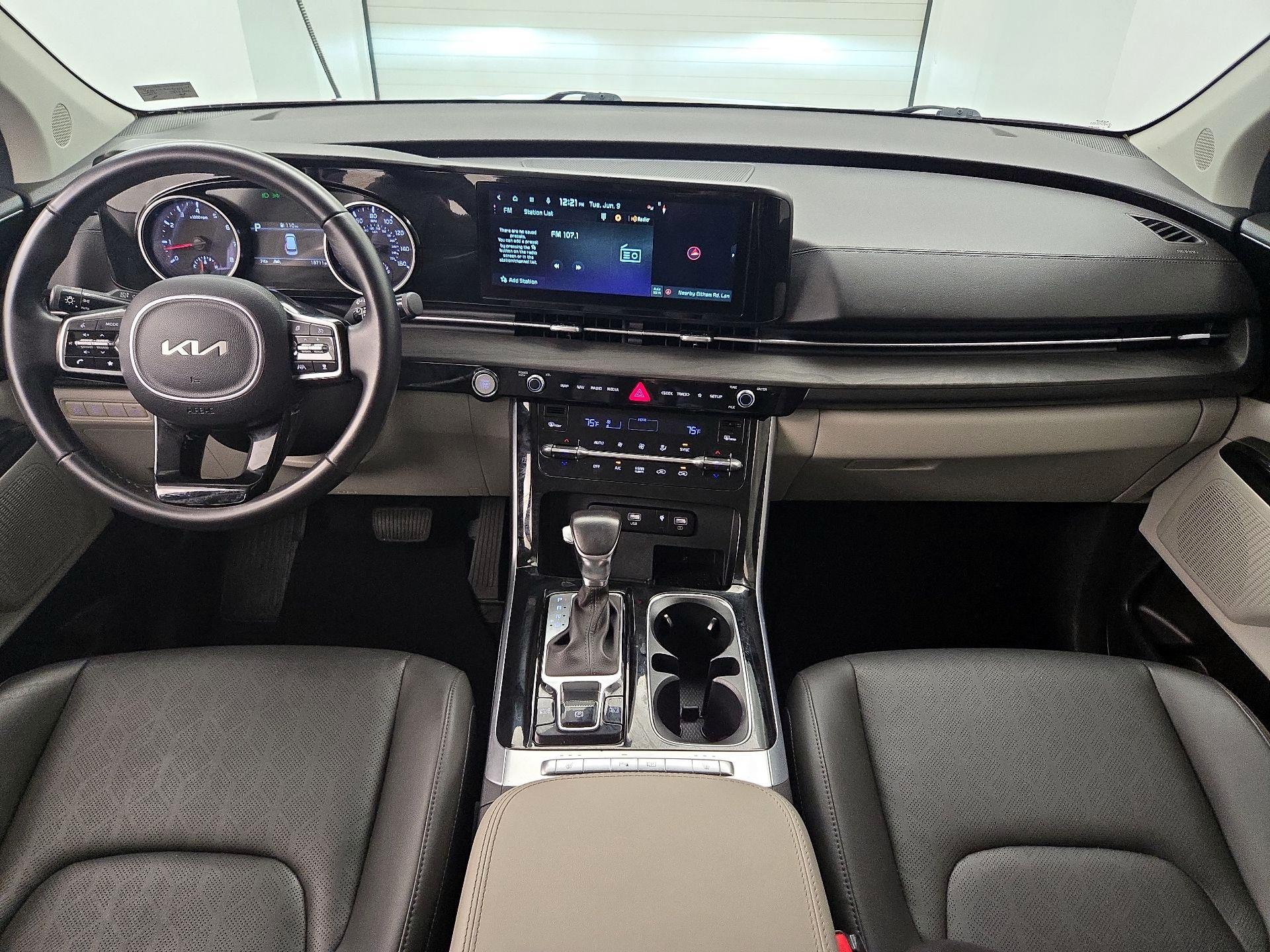 Thumbnail: 2023 Kia Carnival - 9