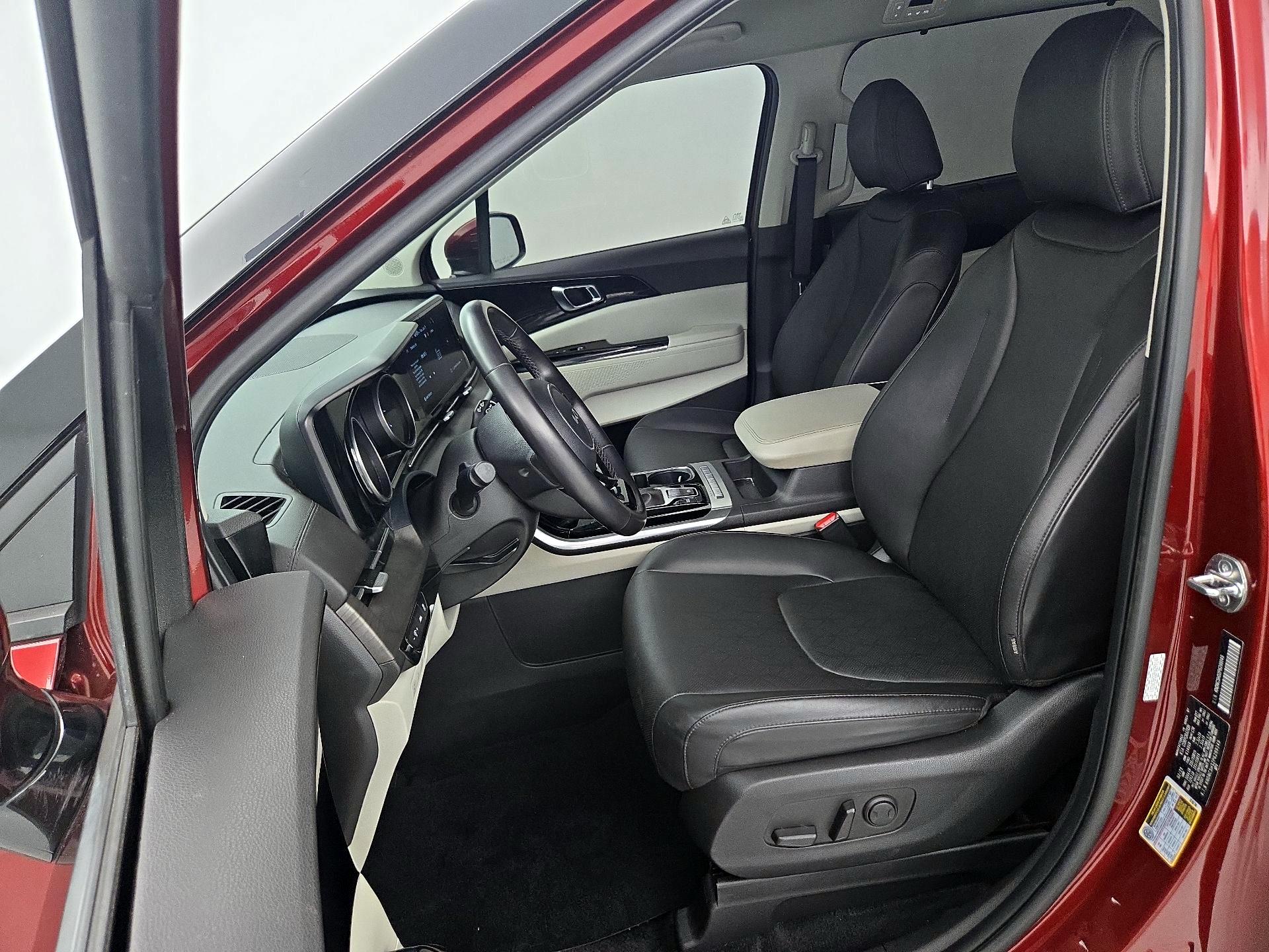 Thumbnail: 2023 Kia Carnival - 11