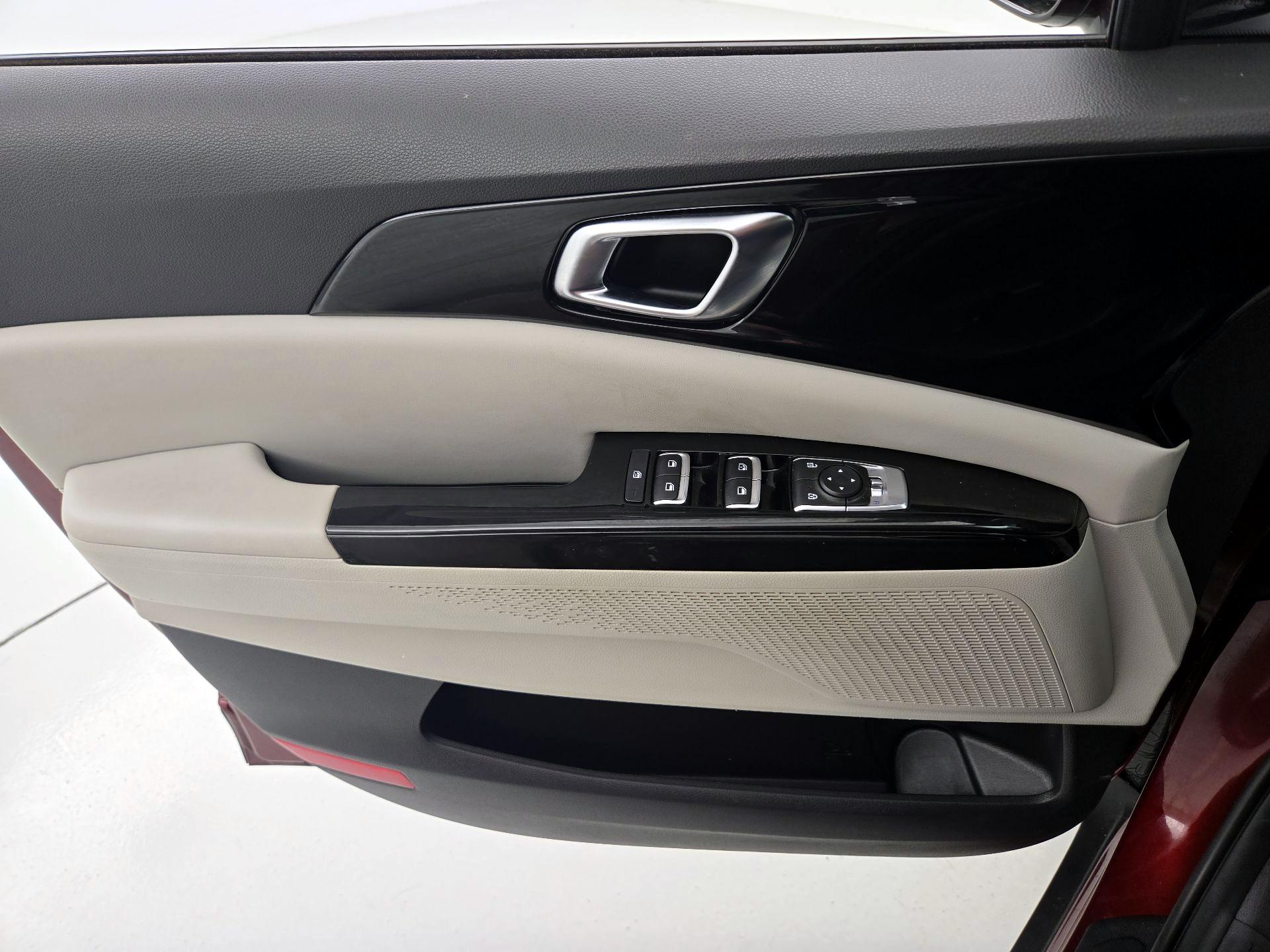 Thumbnail: 2023 Kia Carnival - 12