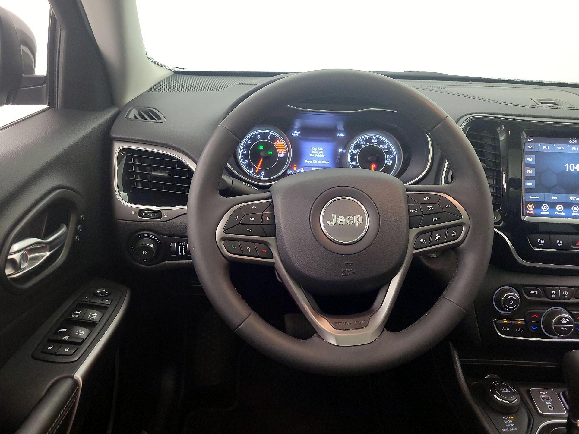 Thumbnail: 2021 Jeep Cherokee - 10