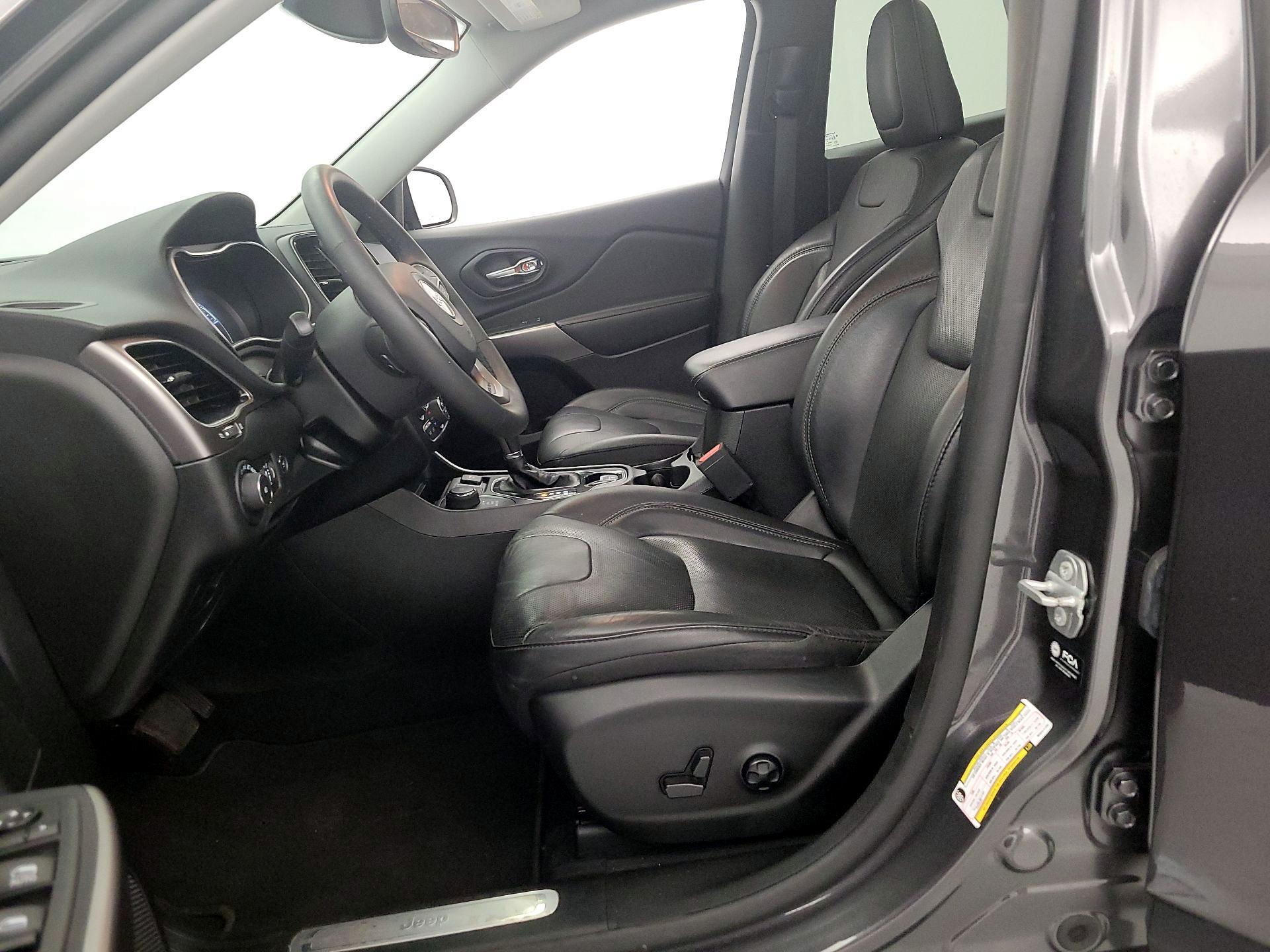 Thumbnail: 2021 Jeep Cherokee - 11