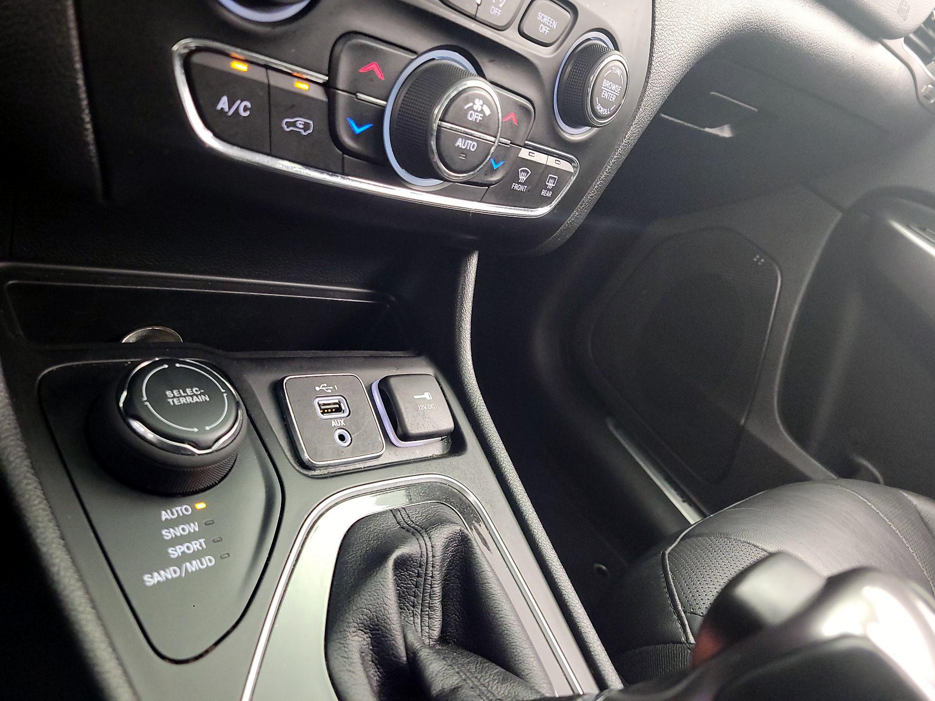 Thumbnail: 2021 Jeep Cherokee - 18