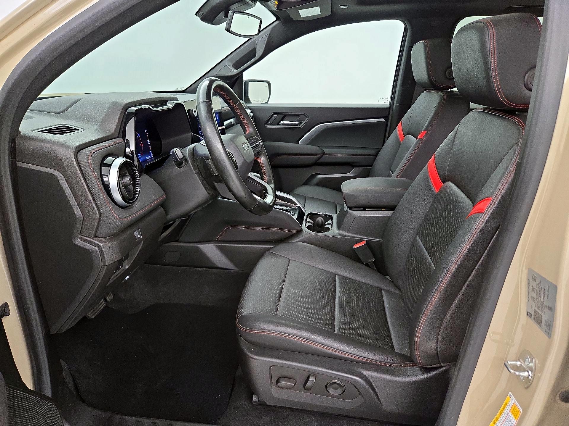 Thumbnail: 2023 Chevrolet Colorado - 11