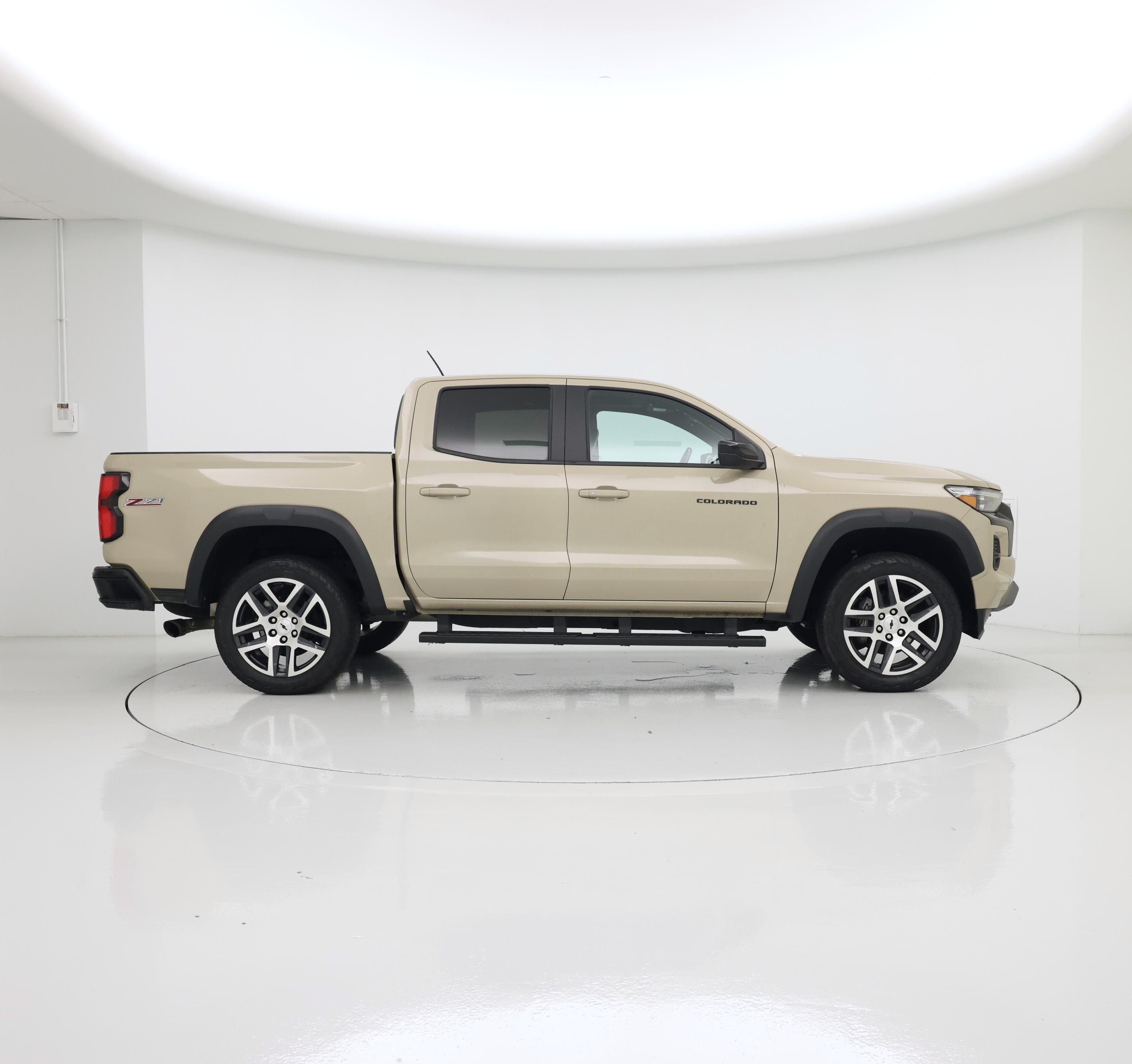 Thumbnail: 2023 Chevrolet Colorado - 7