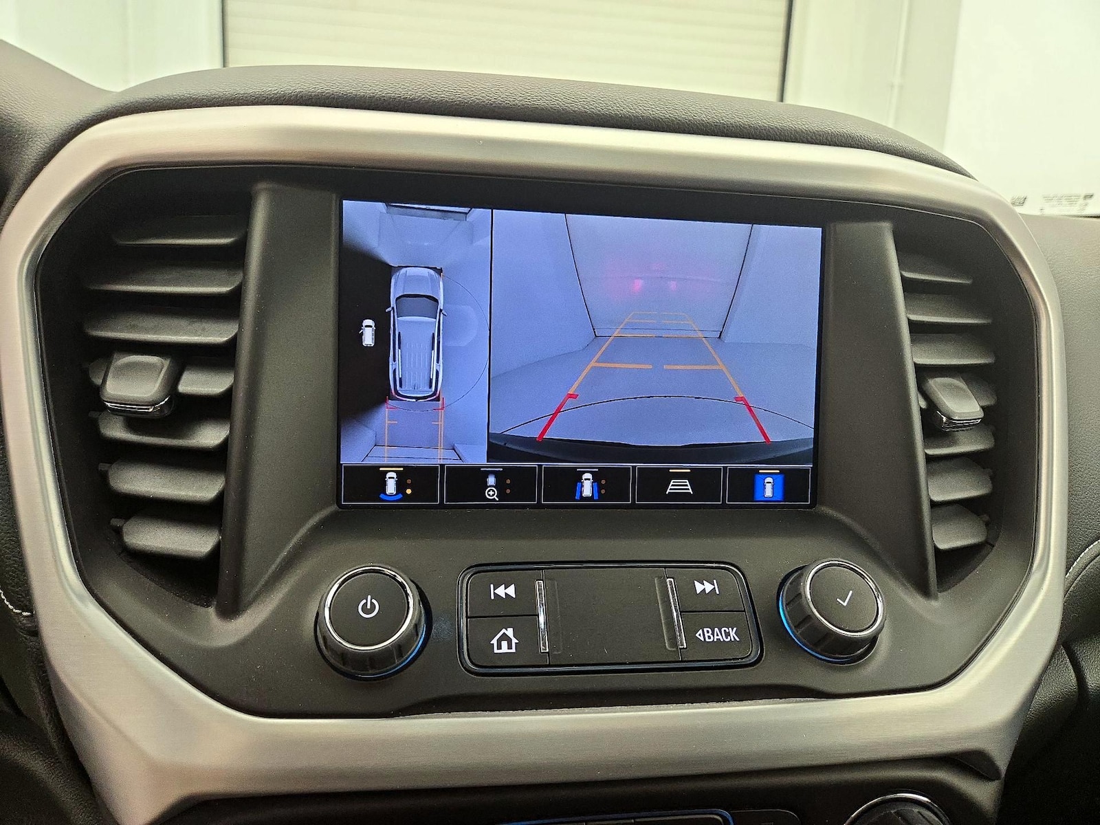 2023 GMC Acadia SLT - Photo 15