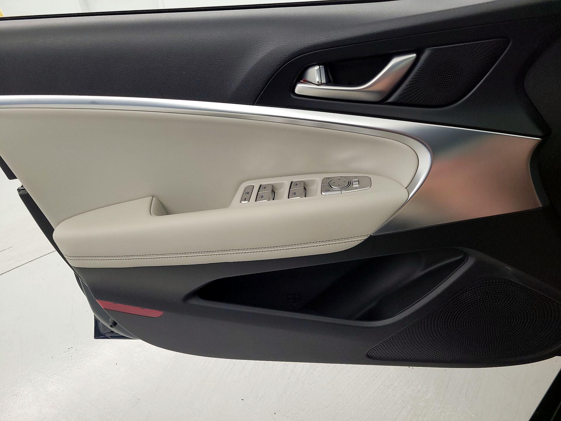 Thumbnail: 2025 Genesis G70 - 12