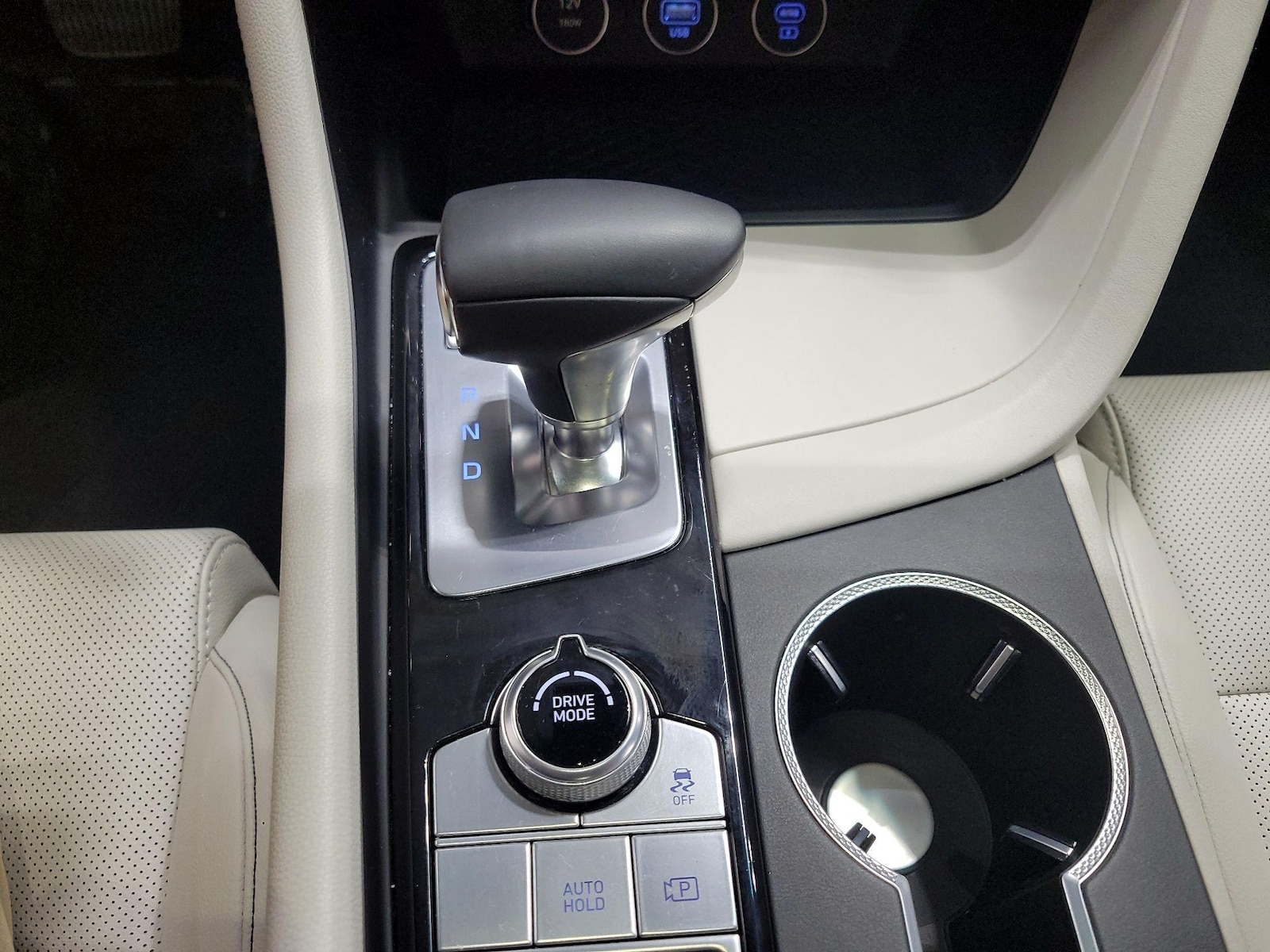 2025 GENESIS G70 Standard - Photo 19