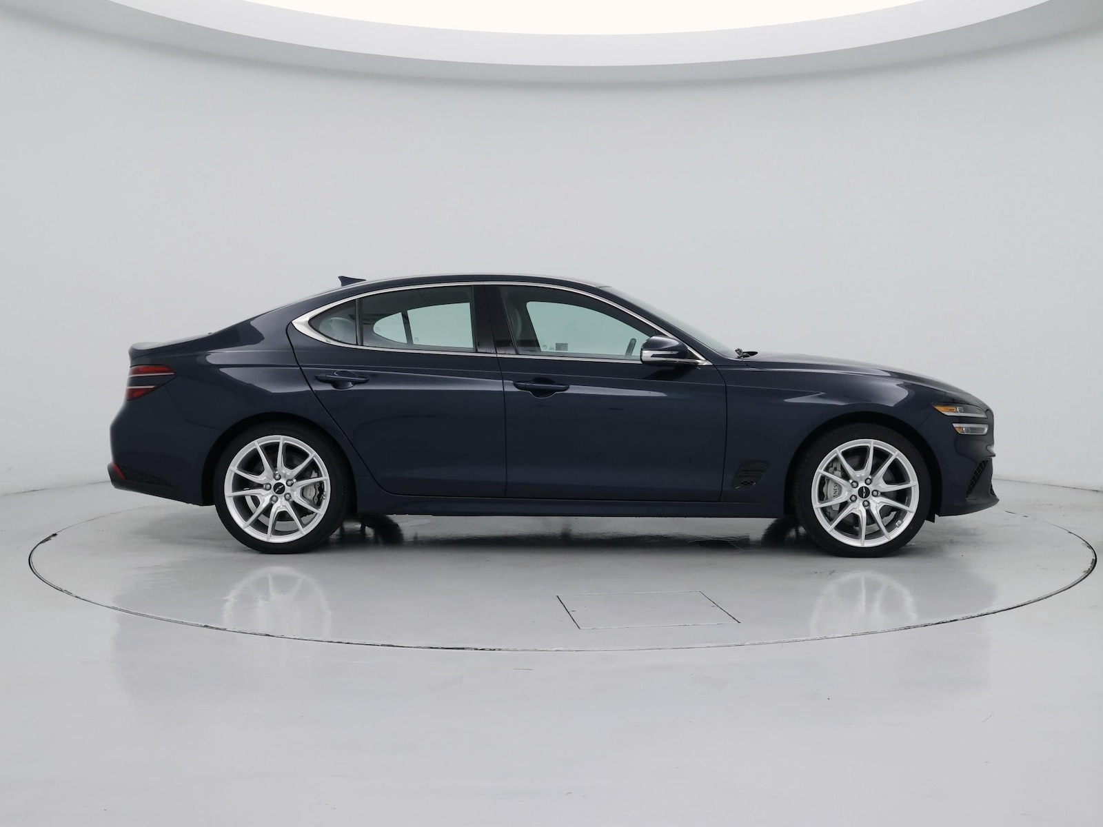 2025 GENESIS G70 Standard - Photo 8