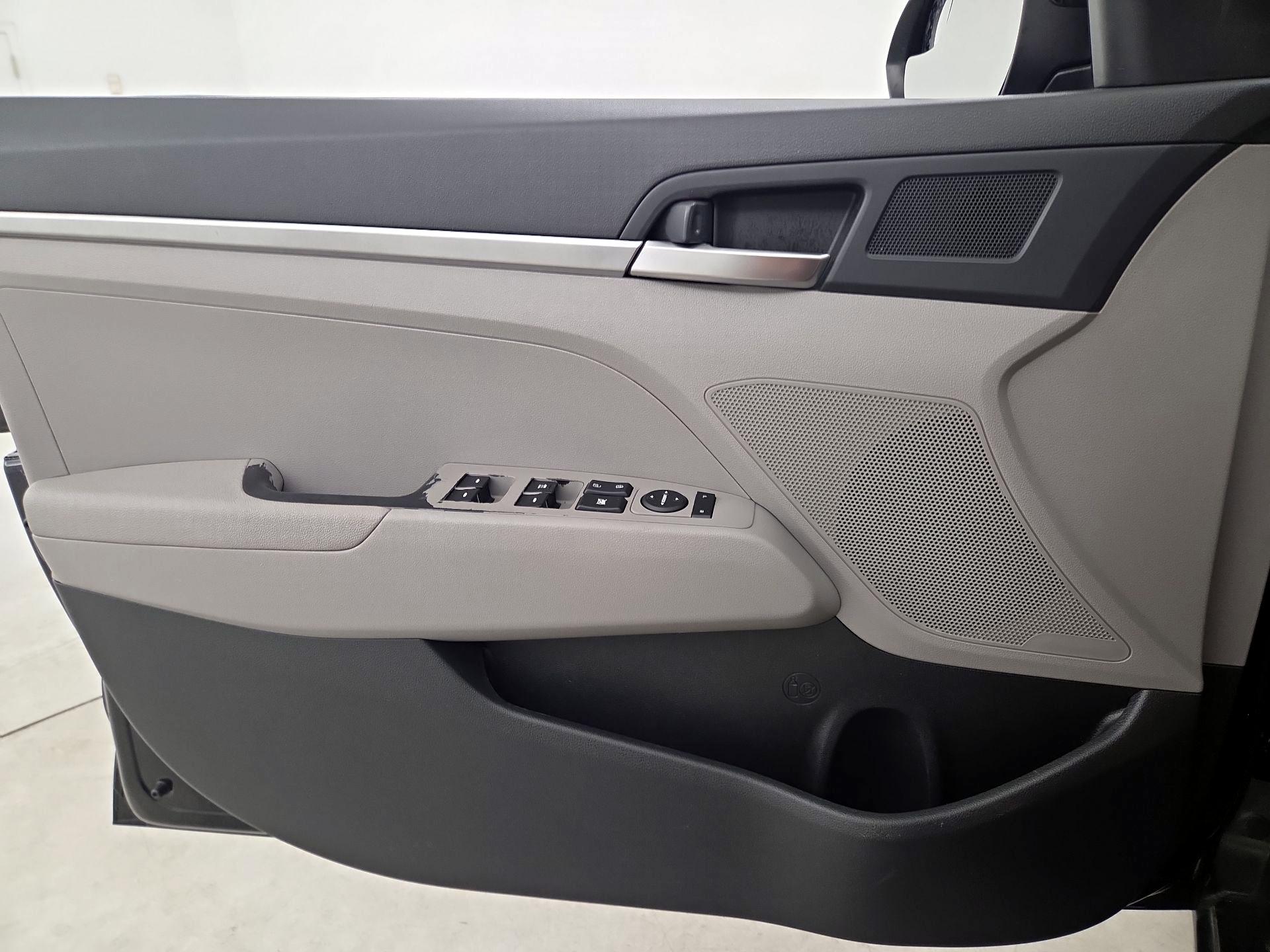 Thumbnail: 2020 Hyundai Elantra - 12