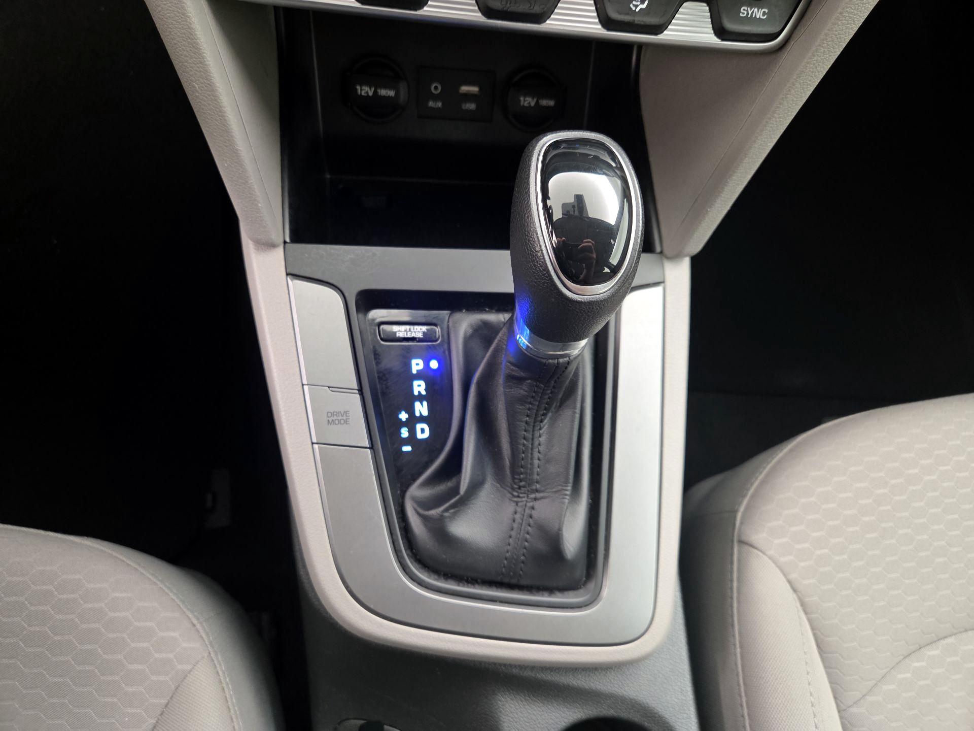 Thumbnail: 2020 Hyundai Elantra - 17