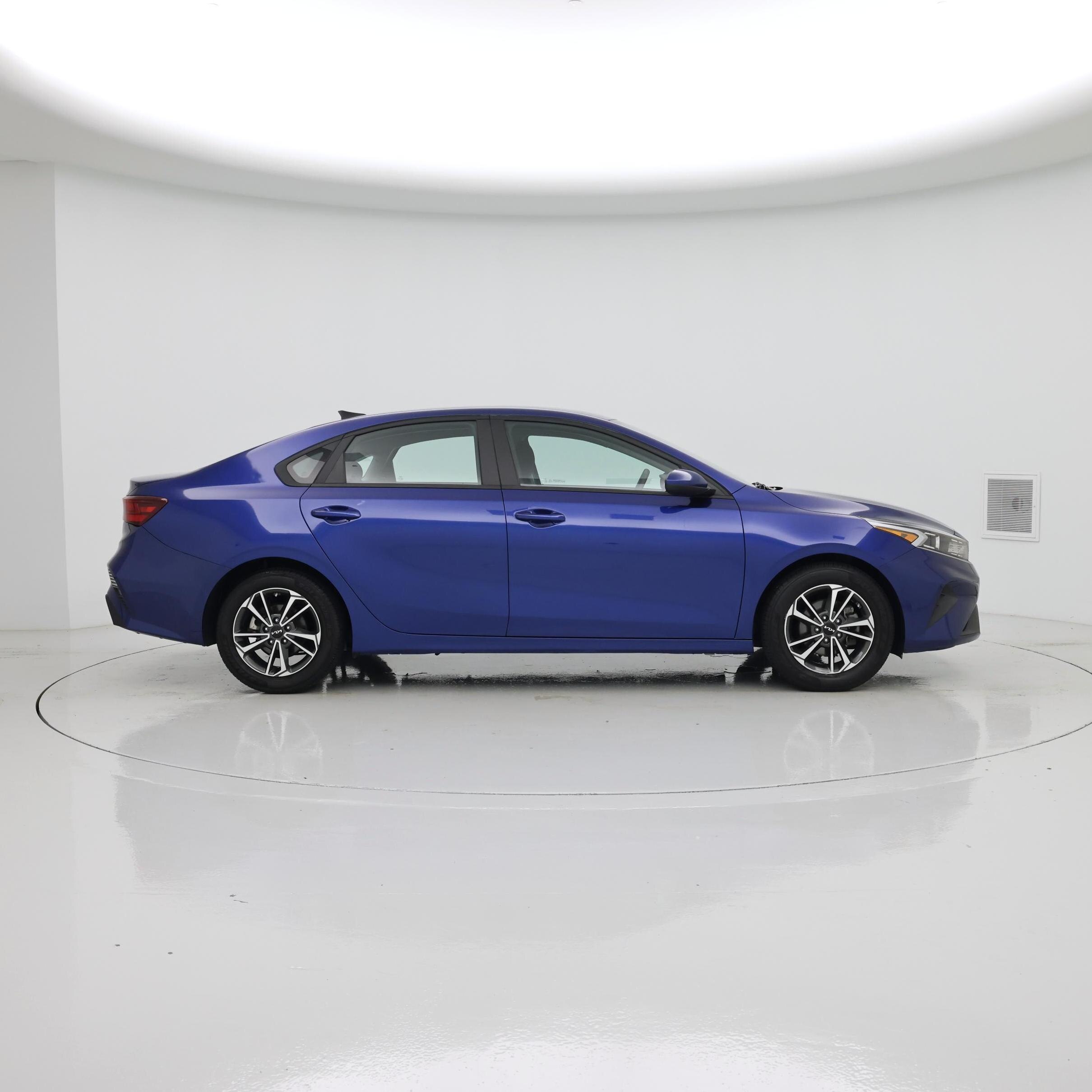 Thumbnail: 2023 Kia Forte - 7