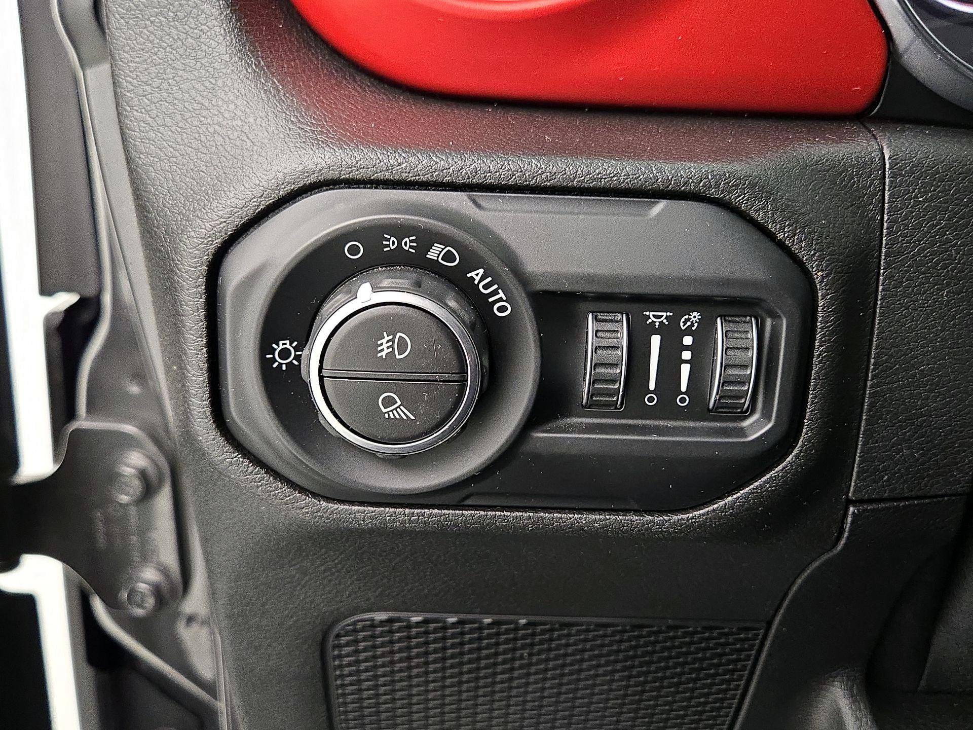 Thumbnail: 2021 Jeep Gladiator - 13