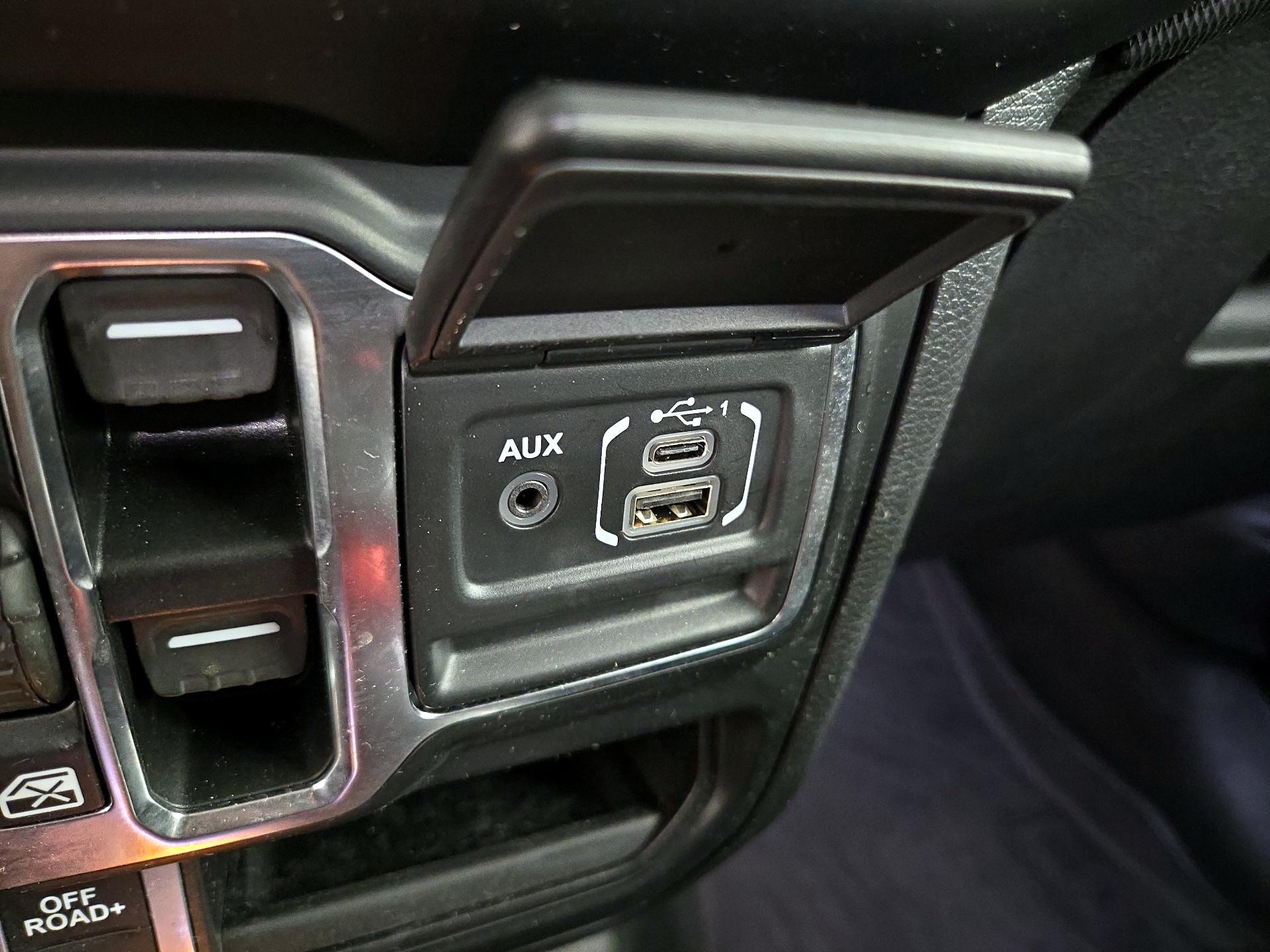 Thumbnail: 2021 Jeep Gladiator - 19