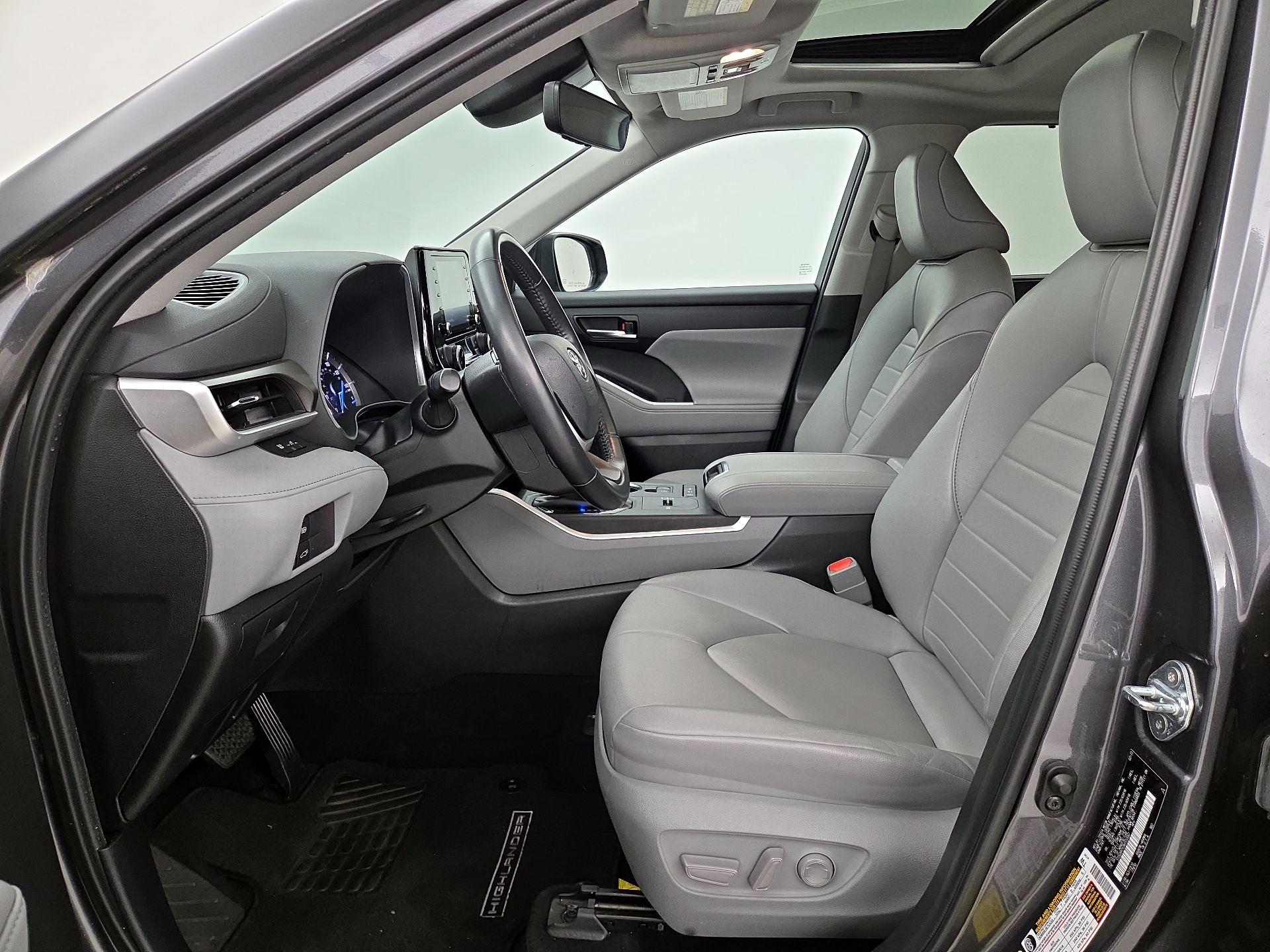 Thumbnail: 2022 Toyota Highlander - 11