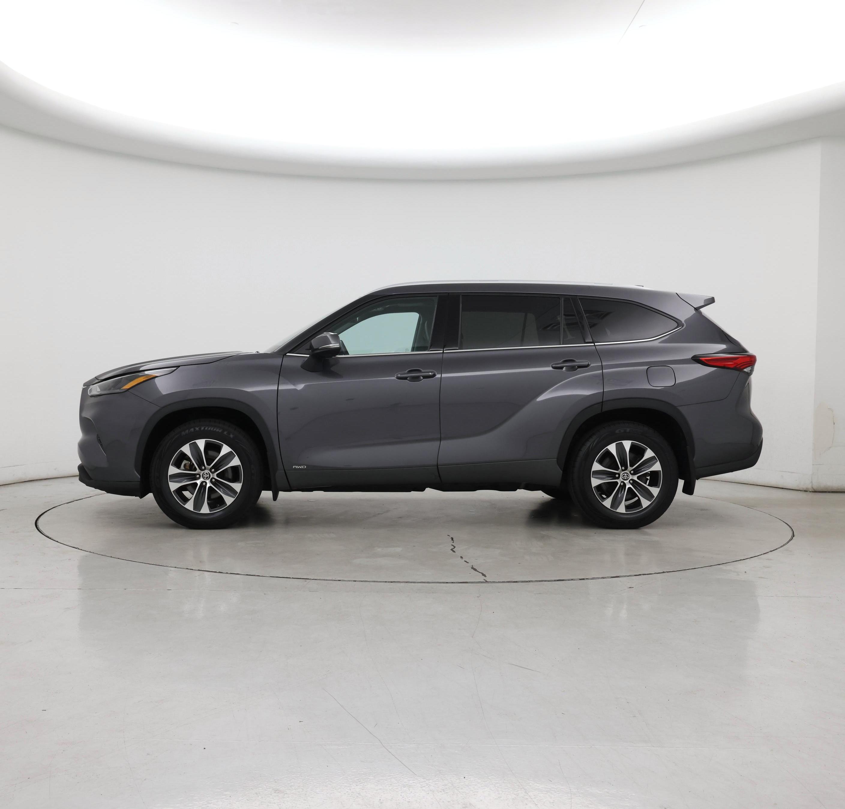 Thumbnail: 2022 Toyota Highlander - 3