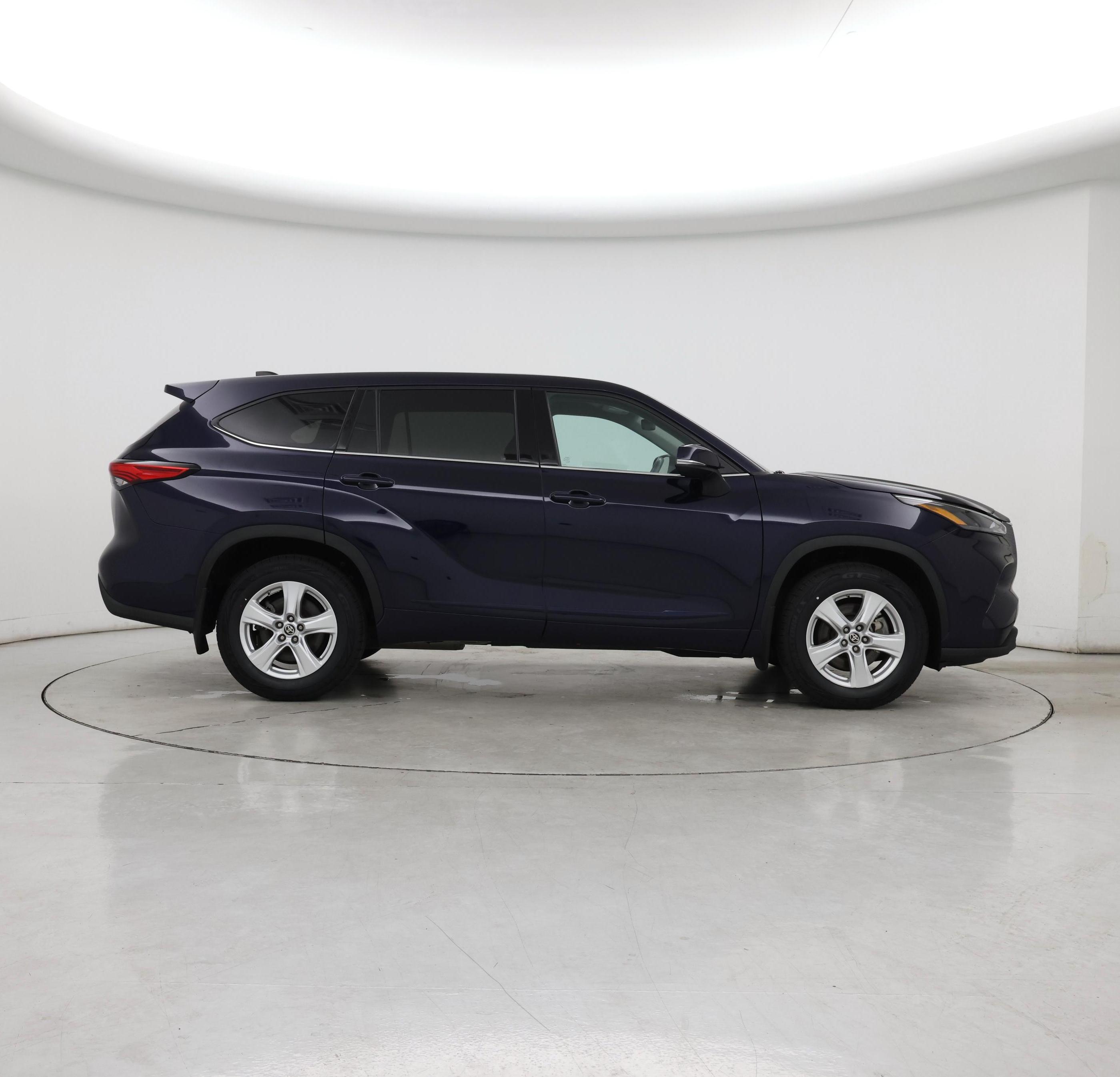 Thumbnail: 2022 Toyota Highlander - 7
