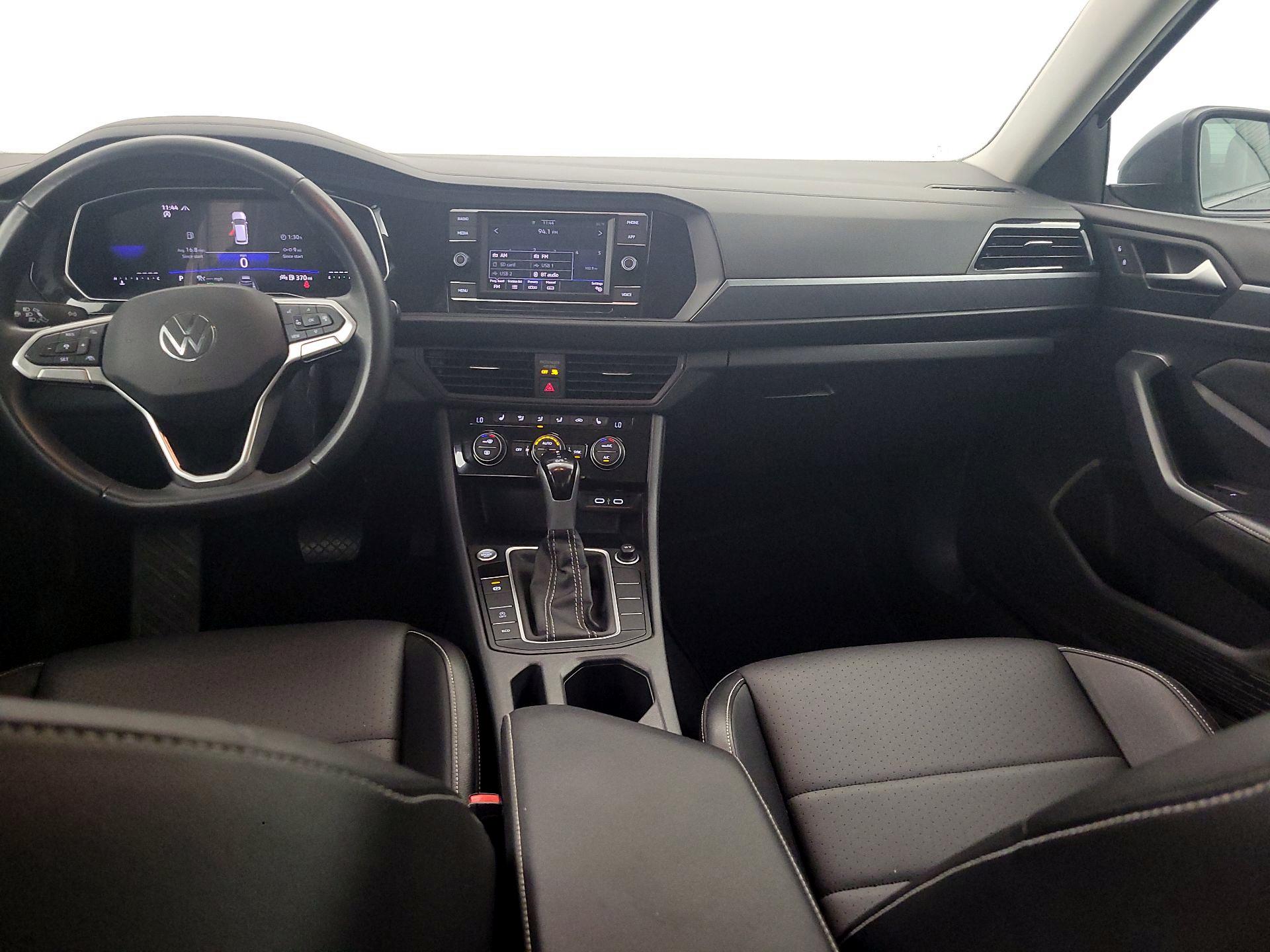 Thumbnail: 2024 Volkswagen Jetta - 9