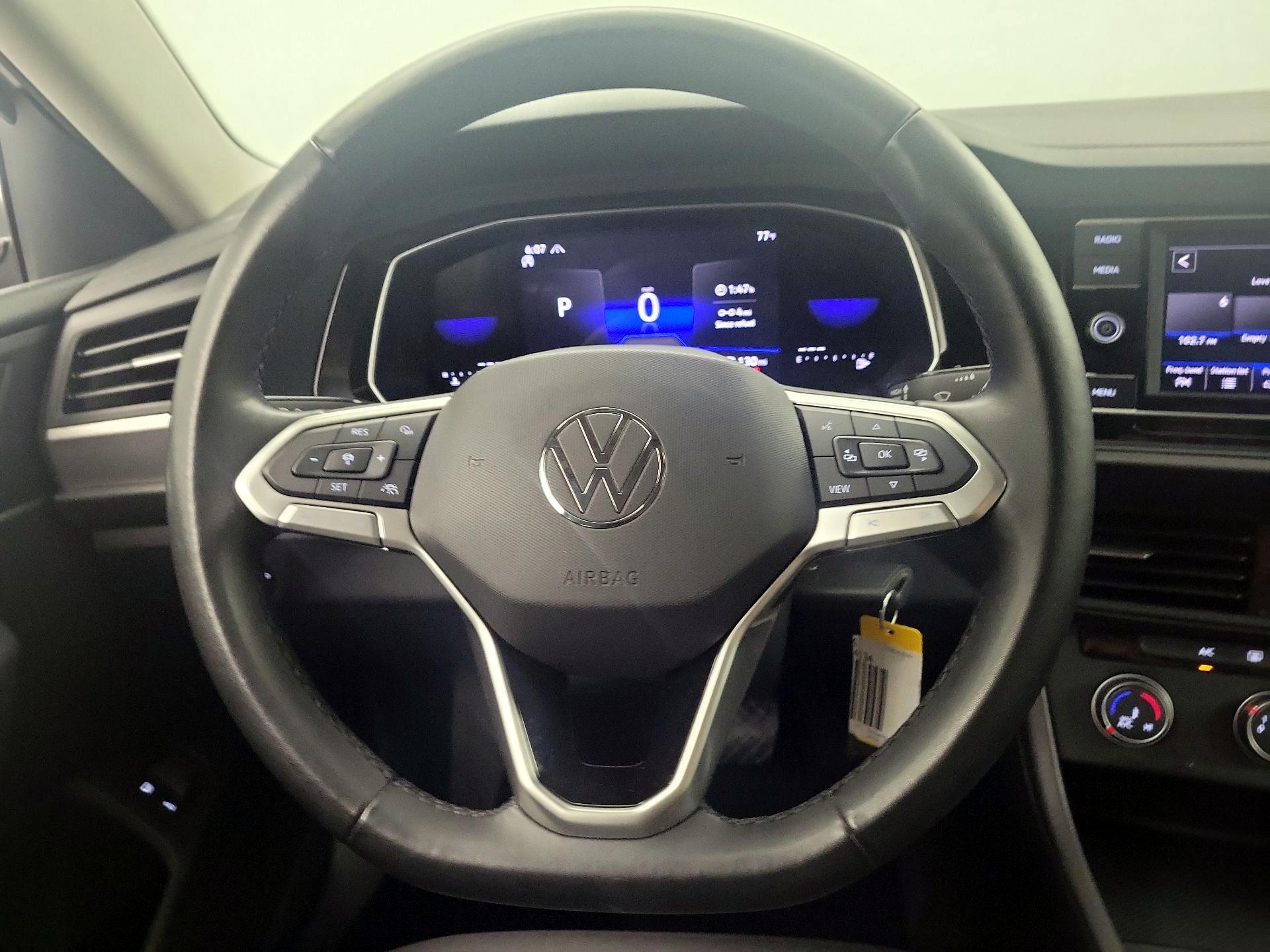 Thumbnail: 2024 Volkswagen Jetta - 10