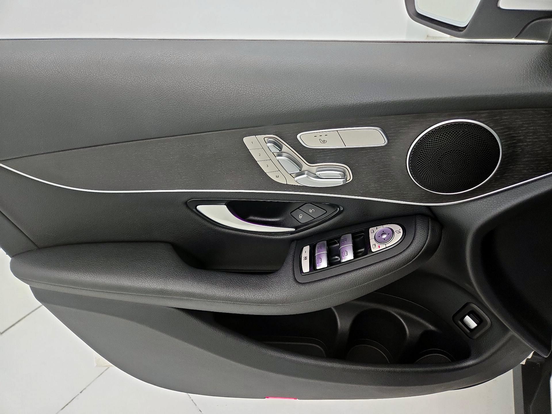 Thumbnail: 2022 Mercedes-Benz GLC - 12