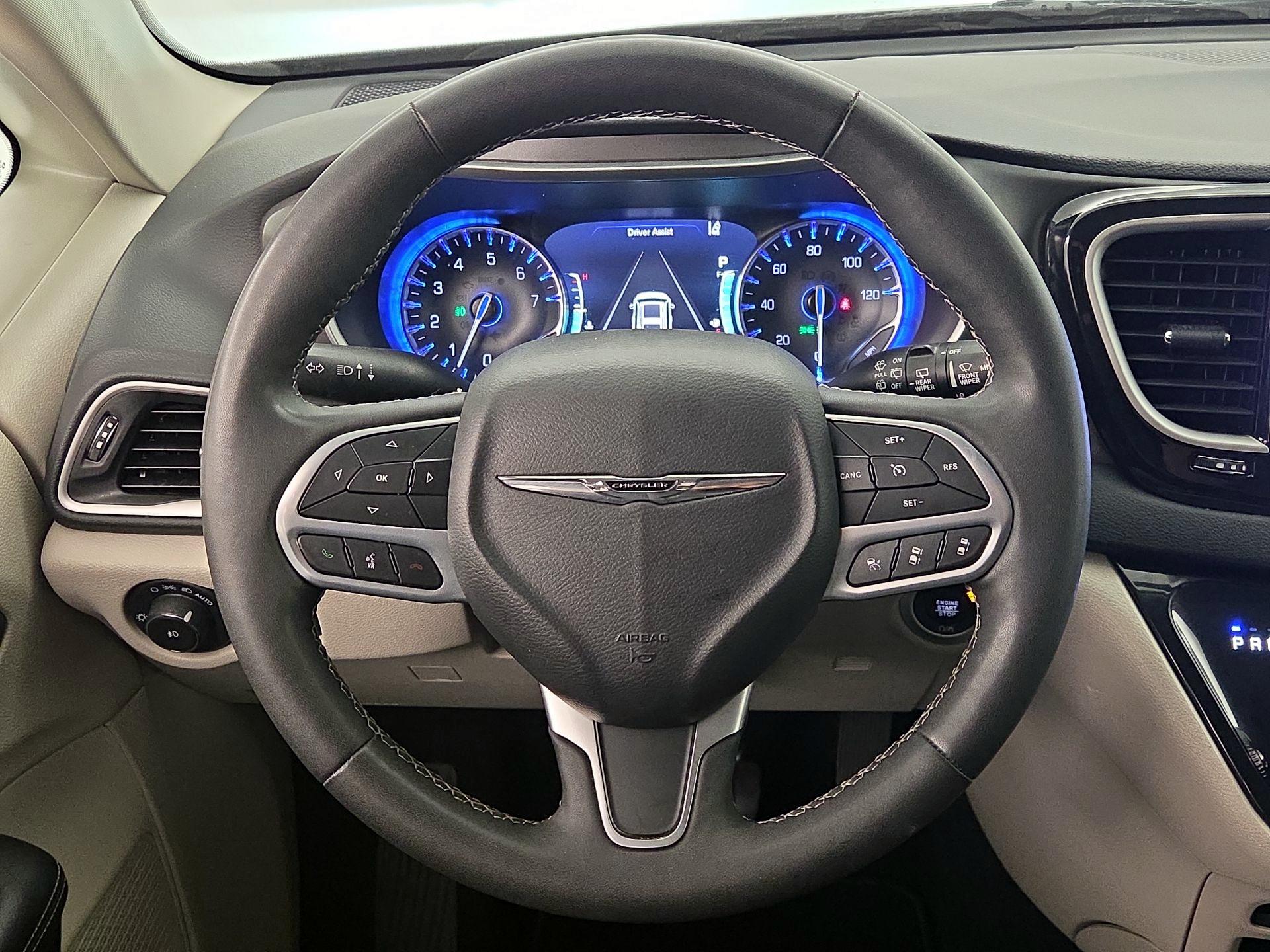 Thumbnail: 2023 Chrysler Pacifica - 10