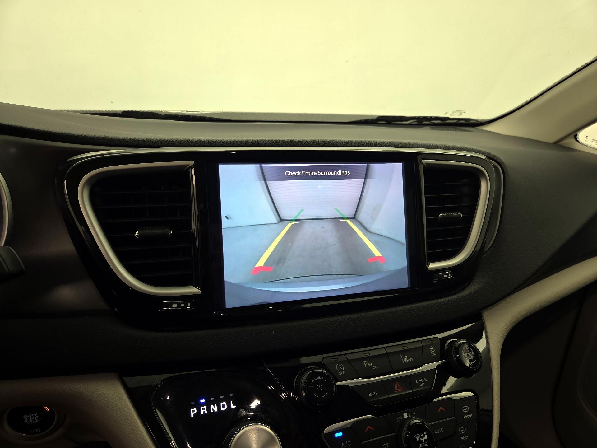 Thumbnail: 2023 Chrysler Pacifica - 14