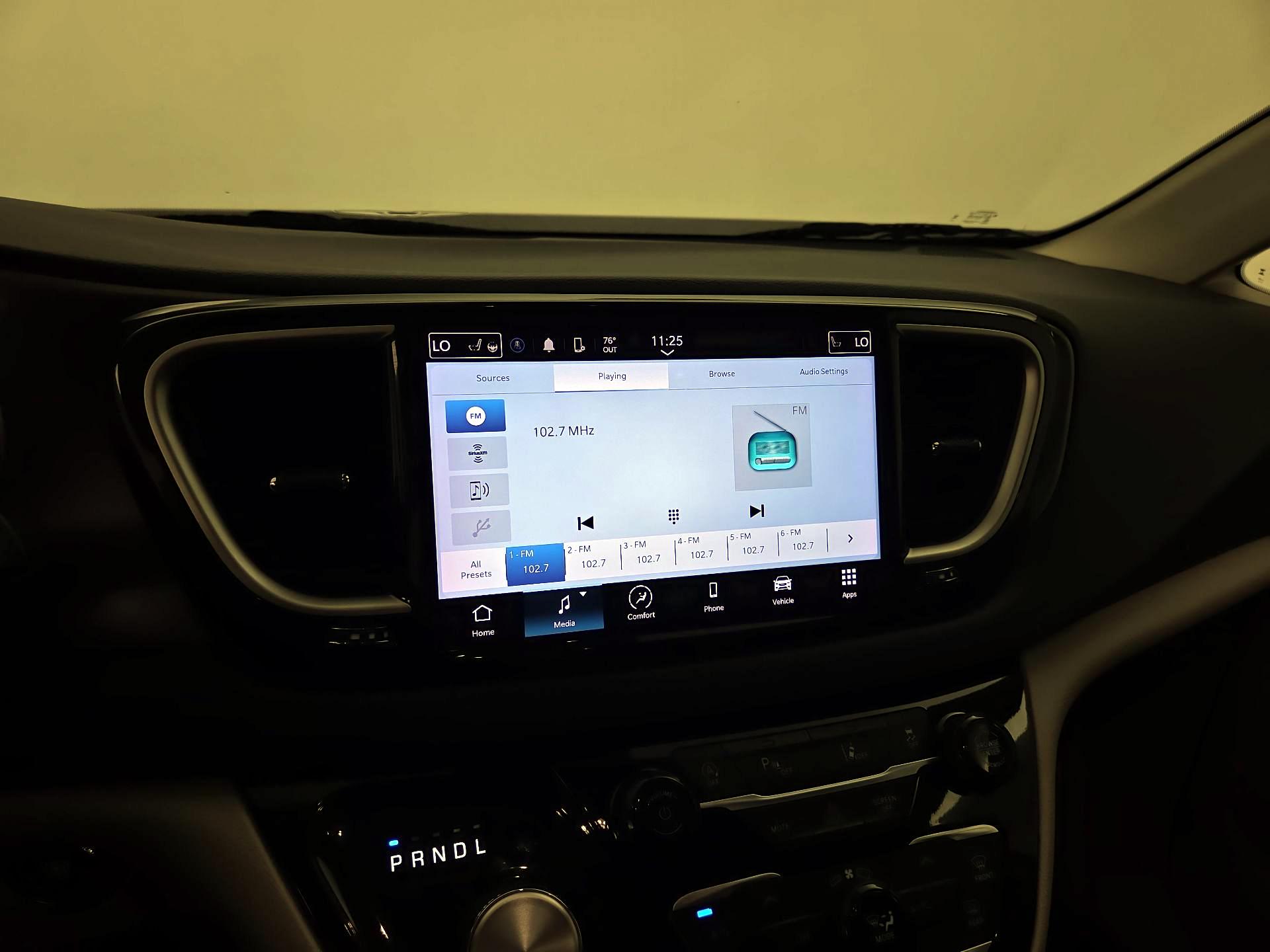 Thumbnail: 2023 Chrysler Pacifica - 15