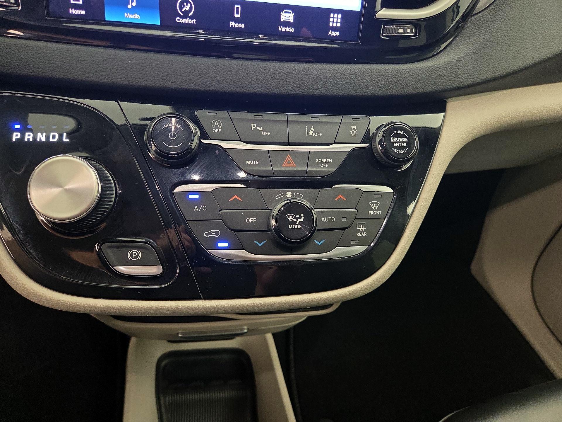 Thumbnail: 2023 Chrysler Pacifica - 16