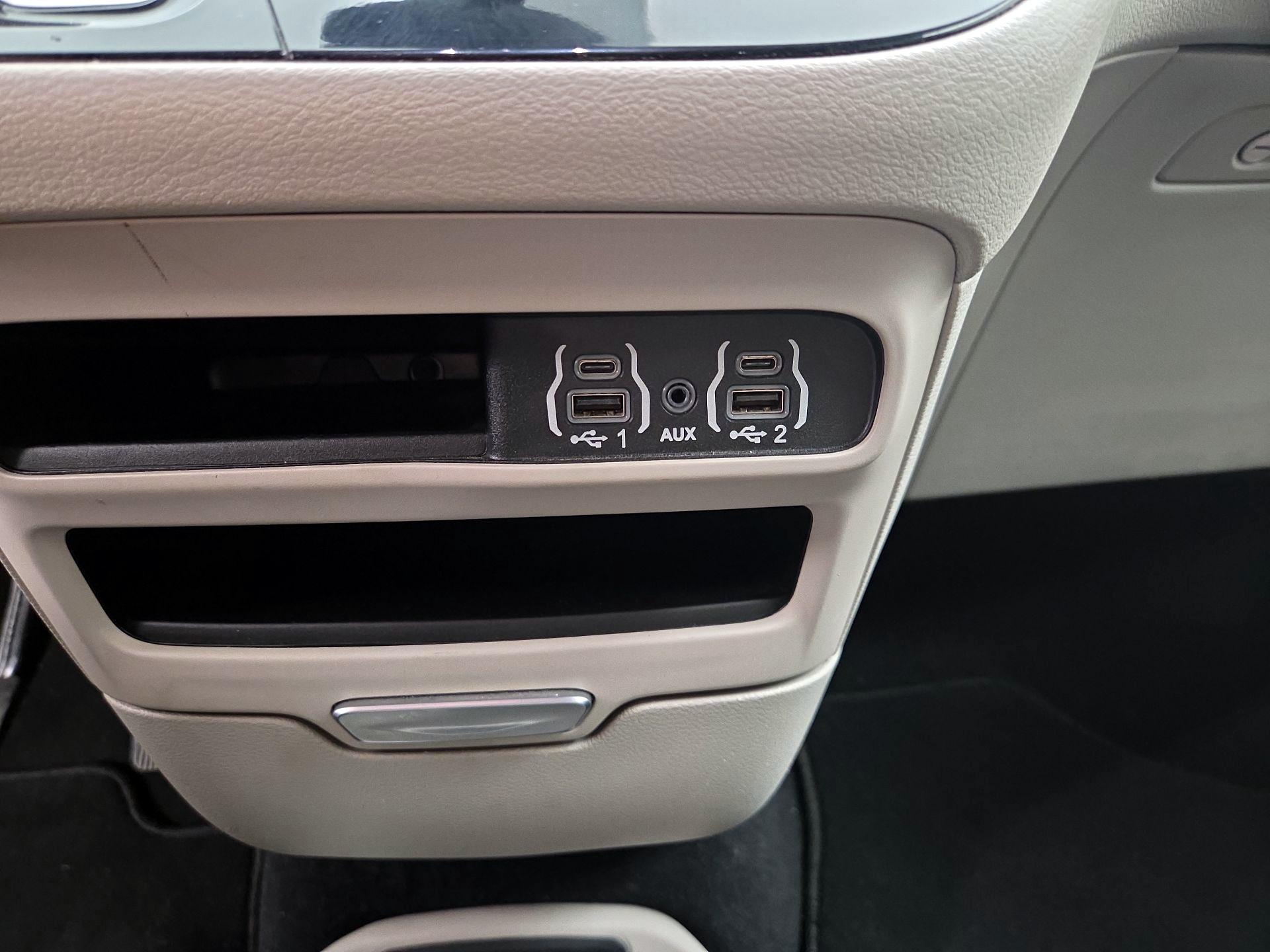 Thumbnail: 2023 Chrysler Pacifica - 18