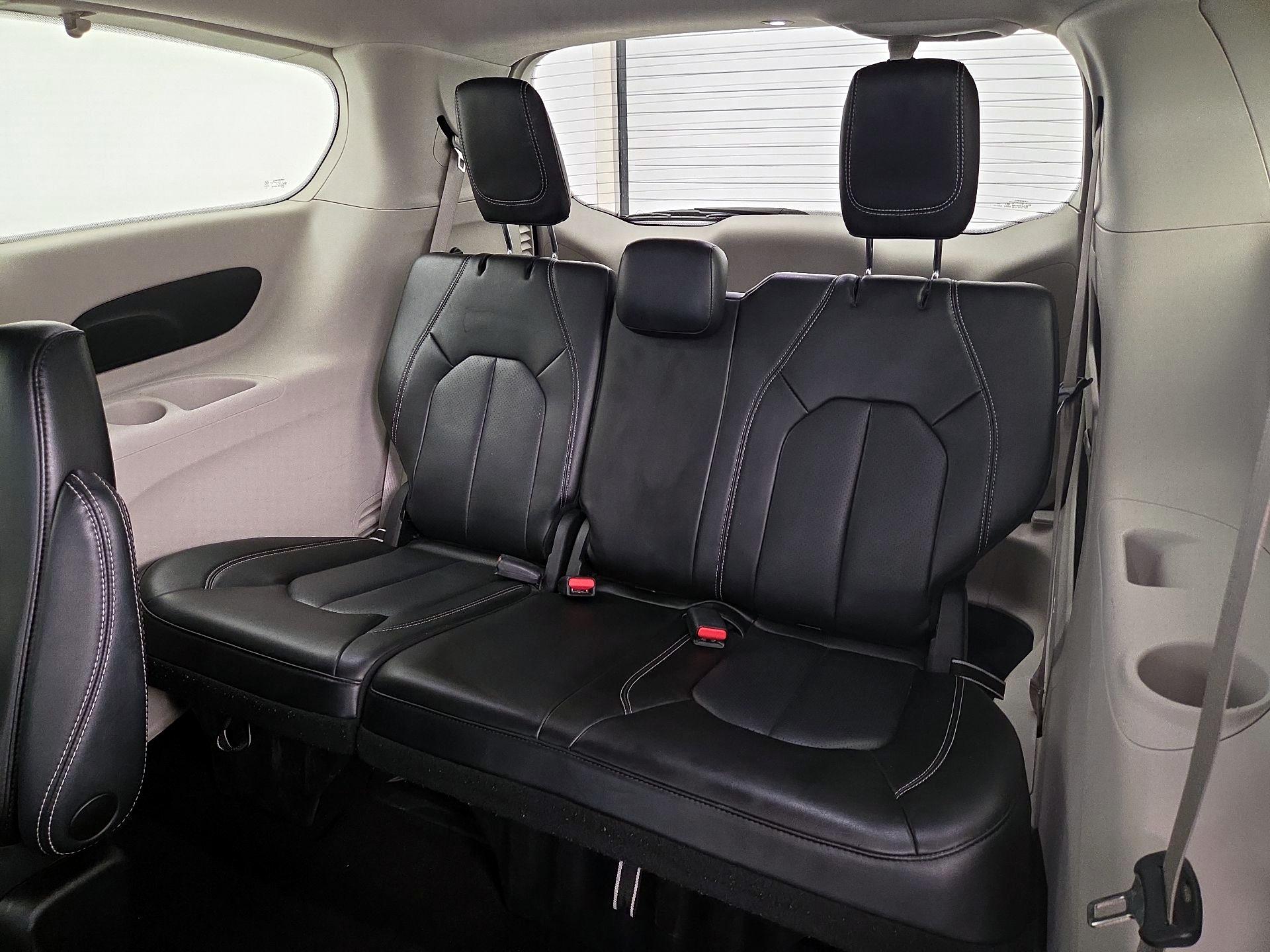 Thumbnail: 2023 Chrysler Pacifica - 20