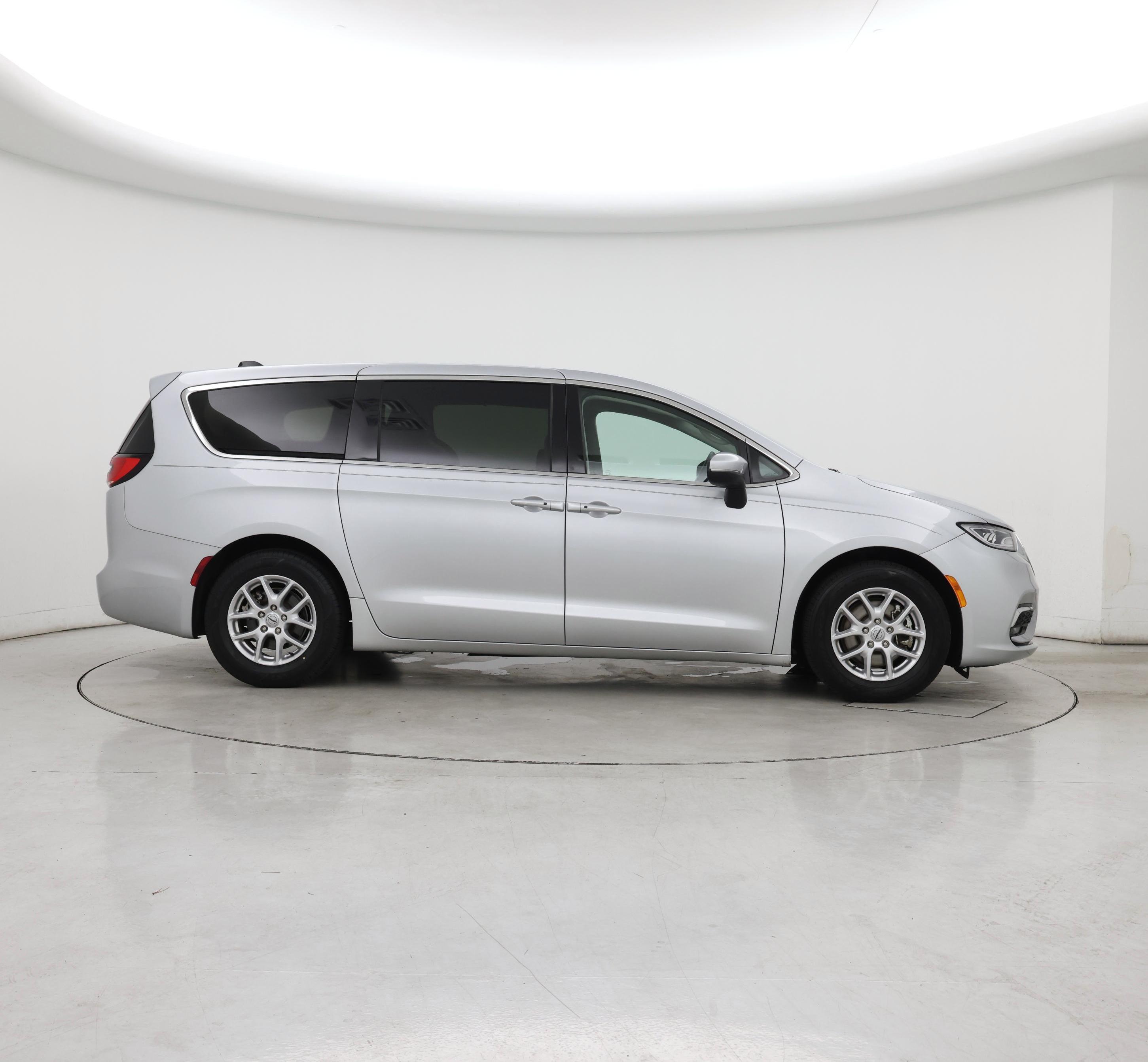 Thumbnail: 2023 Chrysler Pacifica - 7
