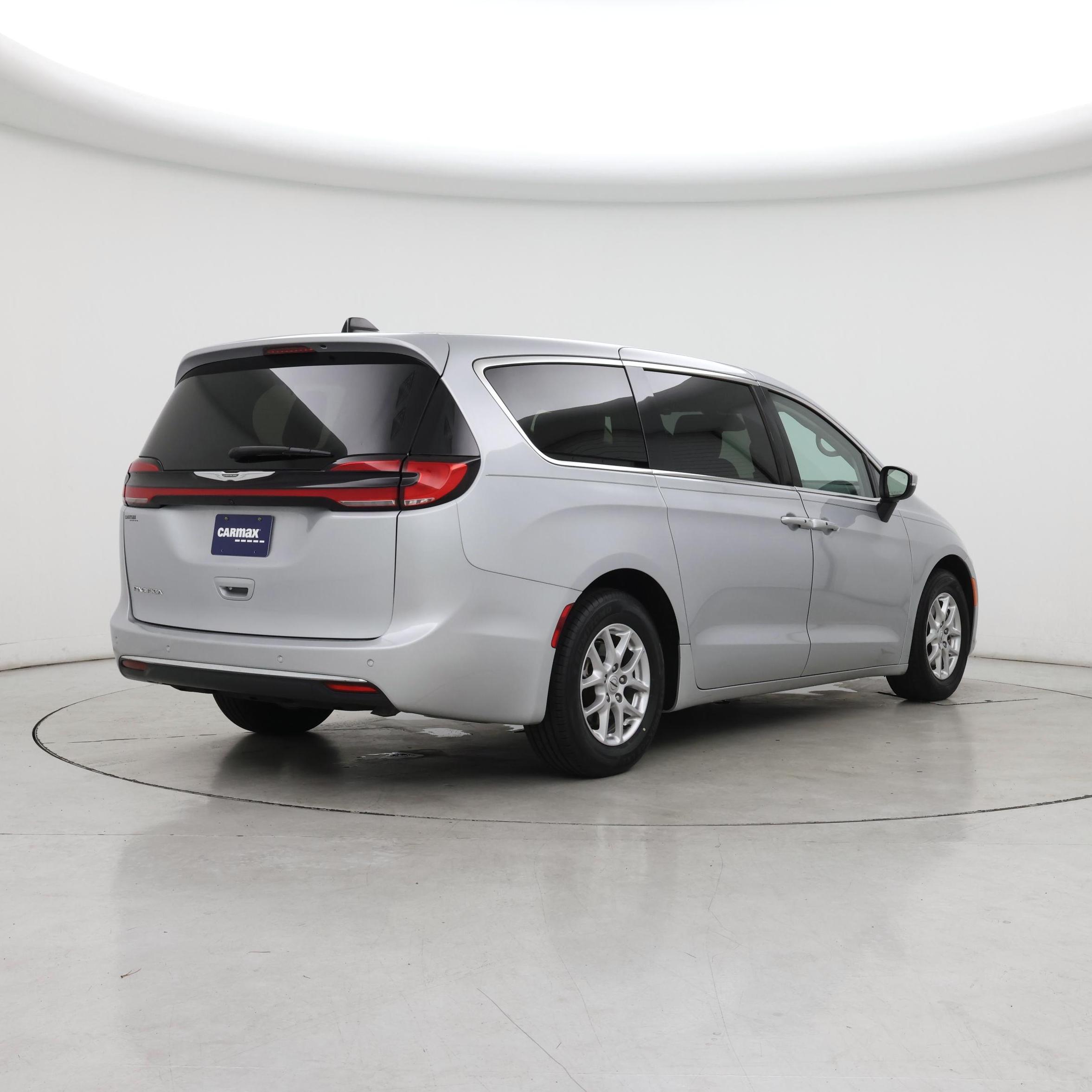 Thumbnail: 2023 Chrysler Pacifica - 8