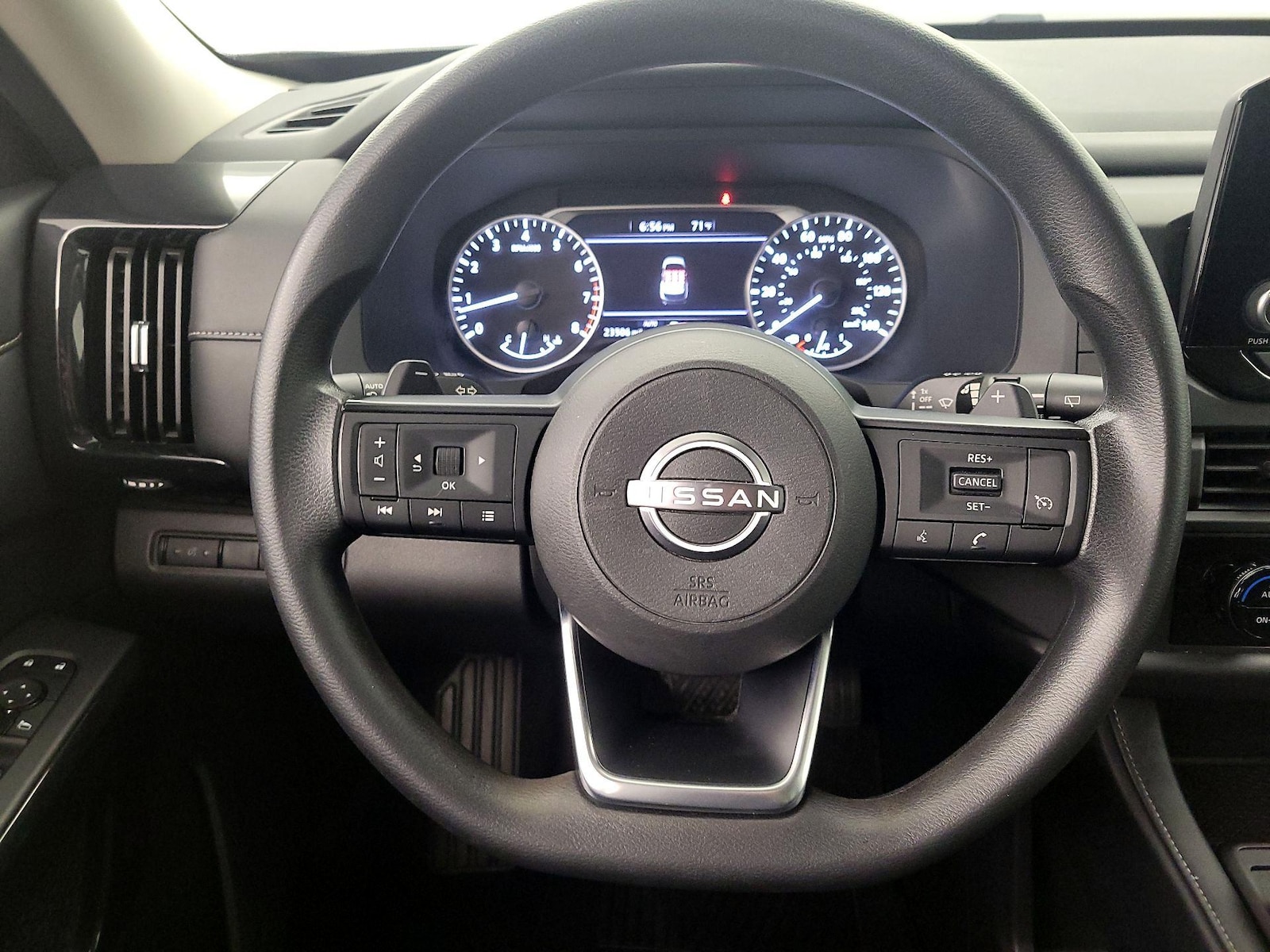 2023 Nissan Pathfinder S - Photo 11