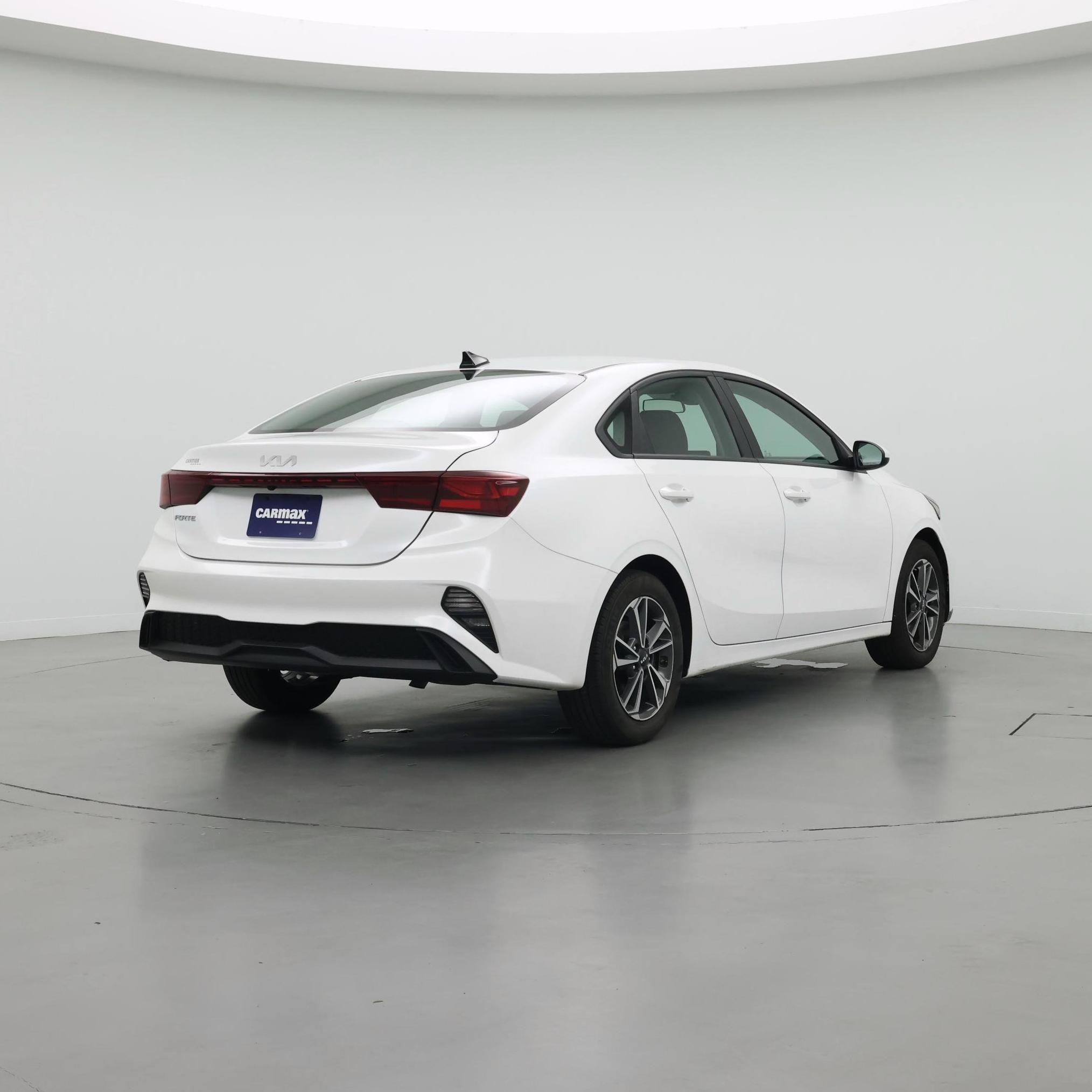 Thumbnail: 2023 Kia Forte - 8