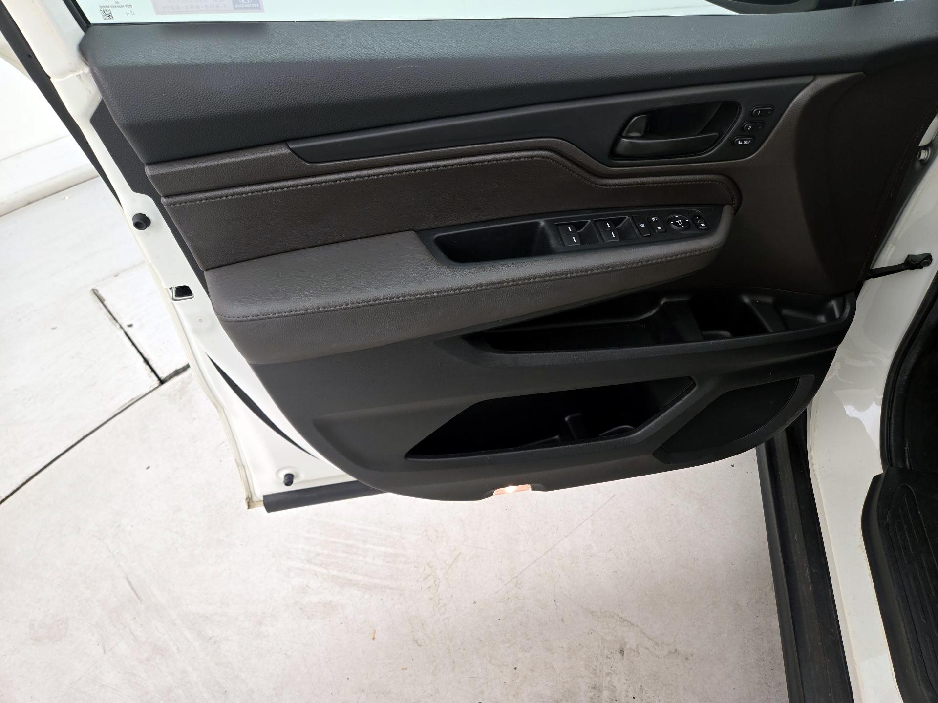 Thumbnail: 2019 Honda Odyssey - 12