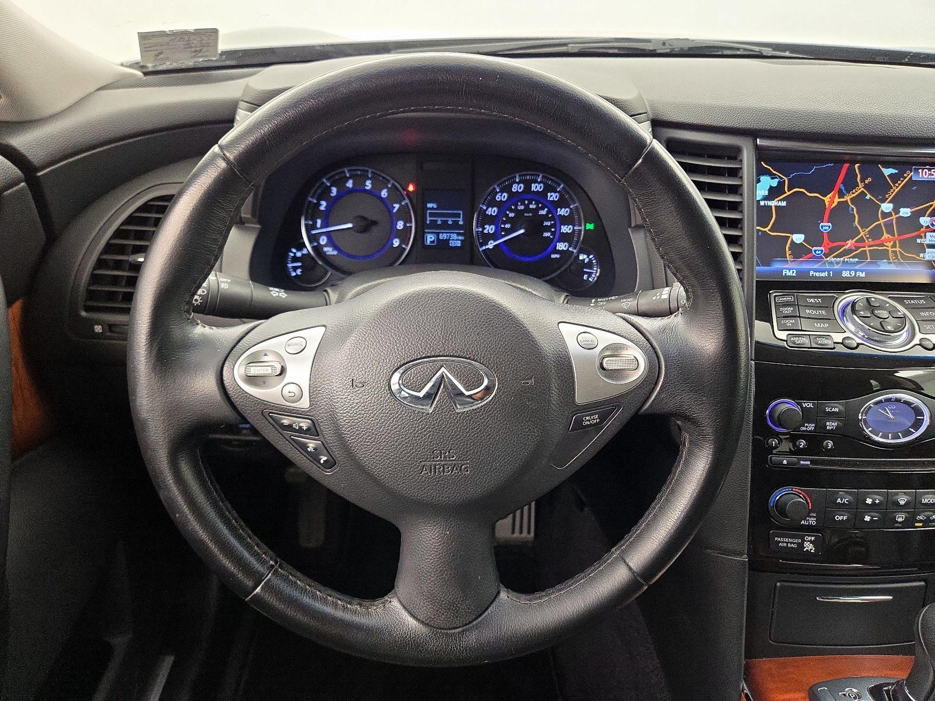 Thumbnail: 2015 INFINITI QX70 - 10