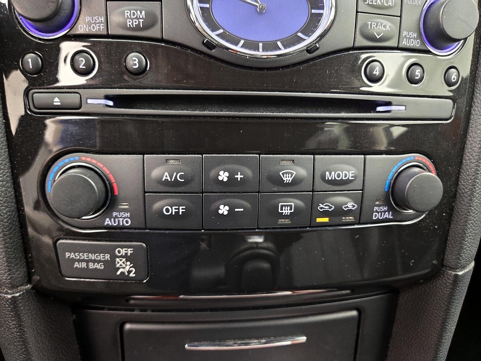 2015 INFINITI QX70 Base - Photo 18