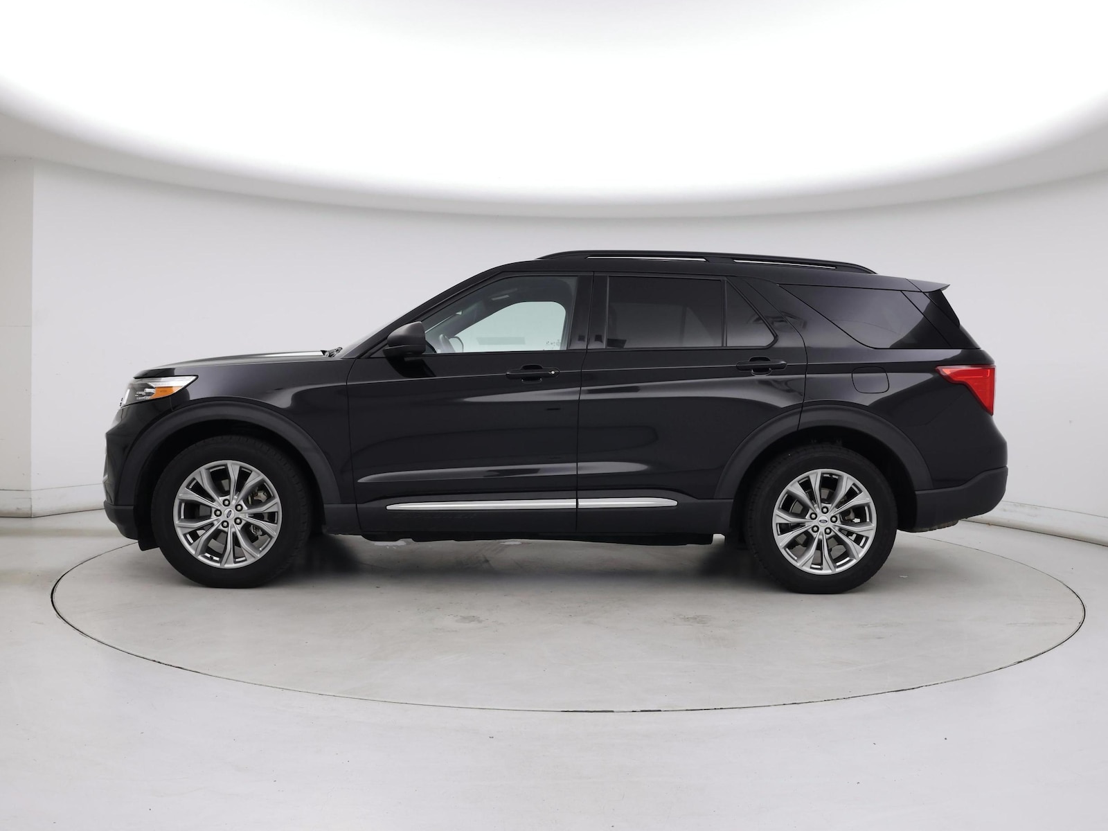 2020 Ford Explorer XLT - Photo 4