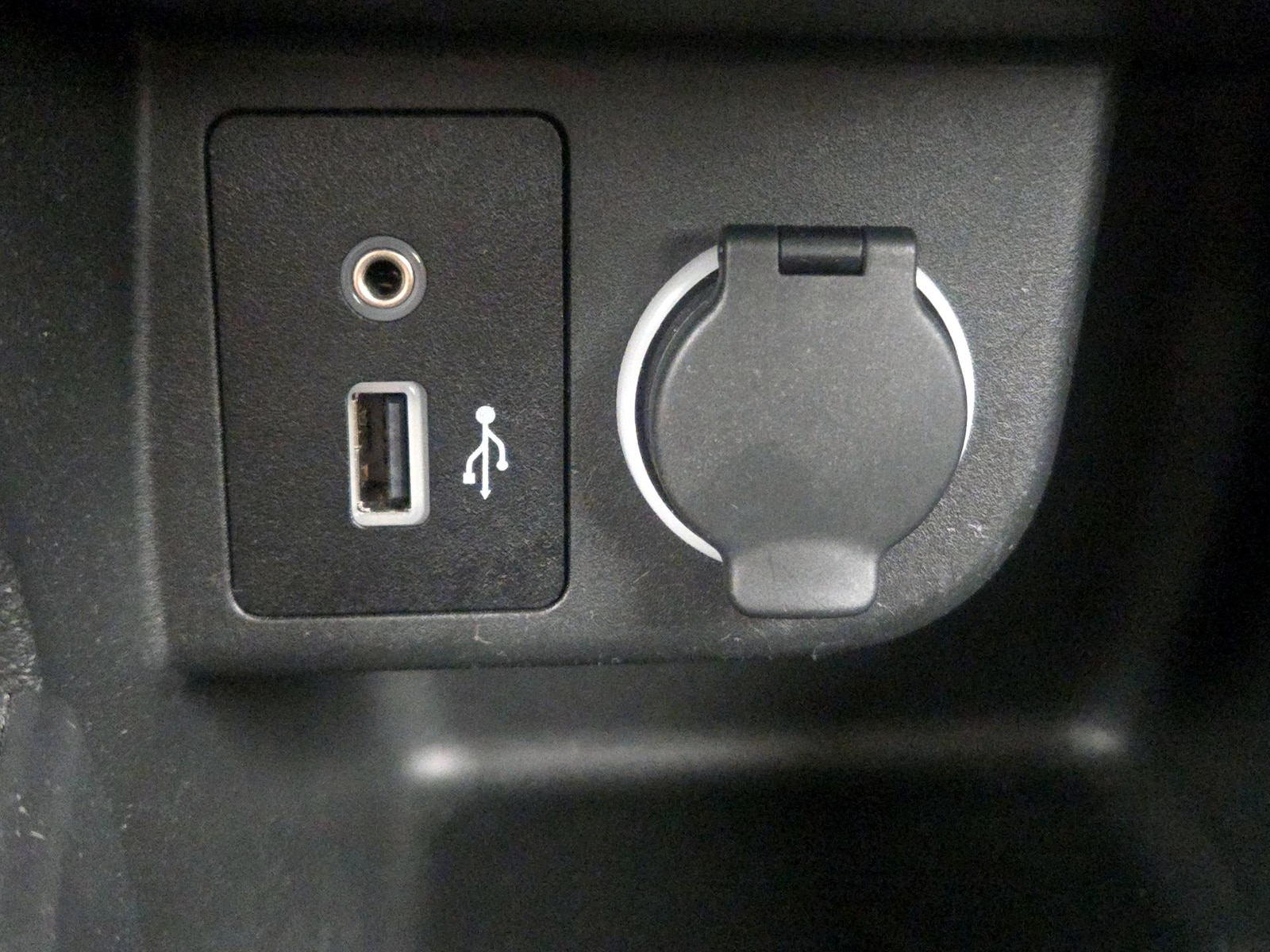2024 Nissan Kicks S - Photo 19