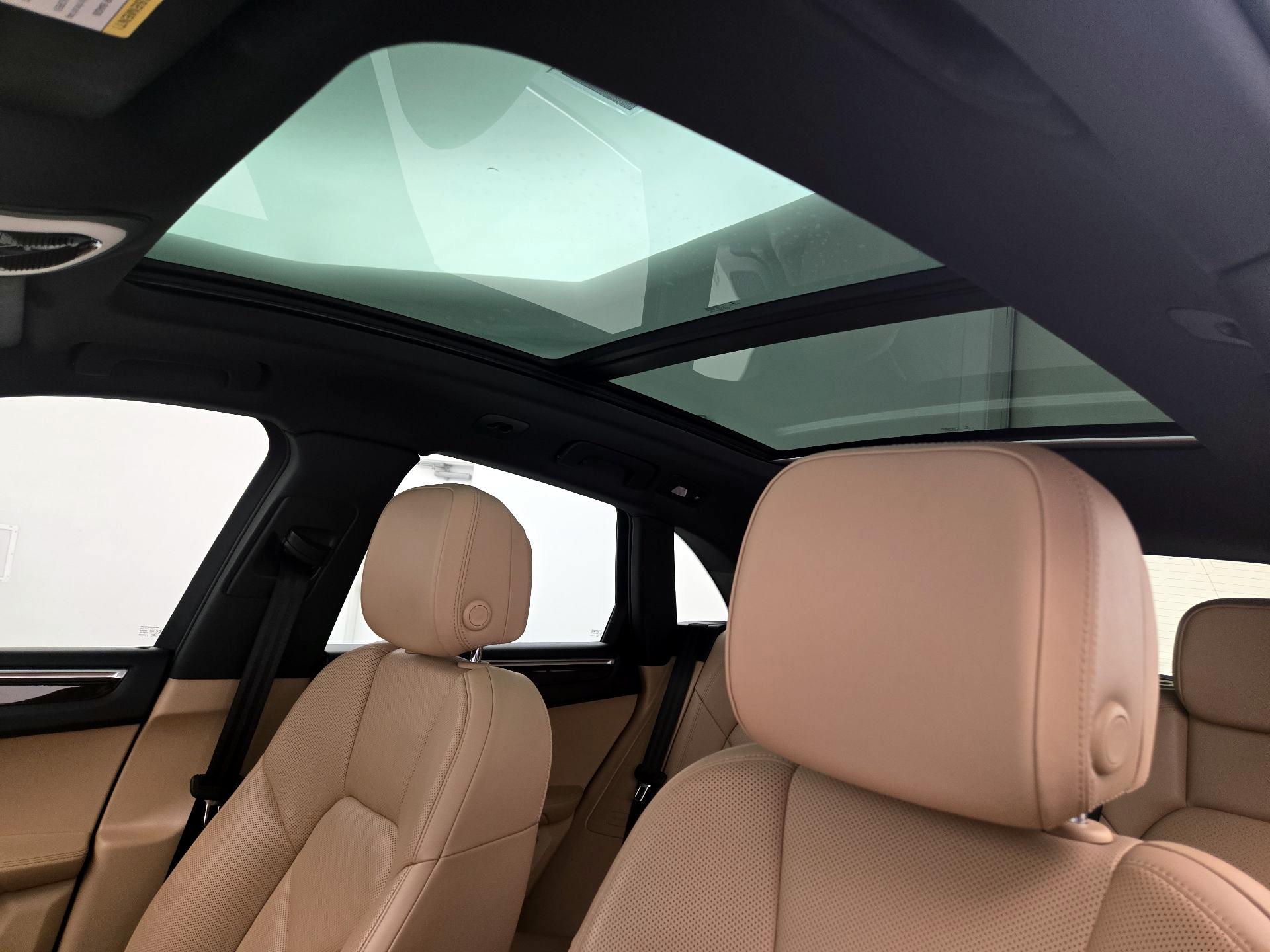Thumbnail: 2021 Porsche Macan - 20