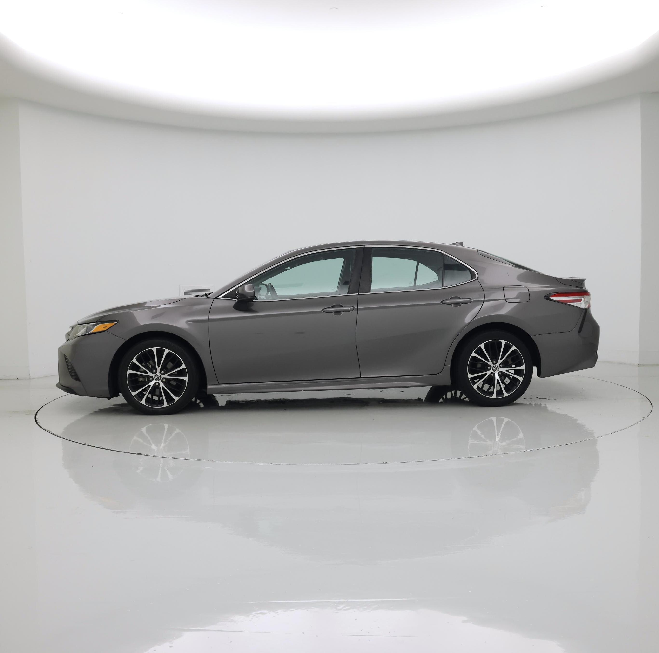 Thumbnail: 2020 Toyota Camry - 3