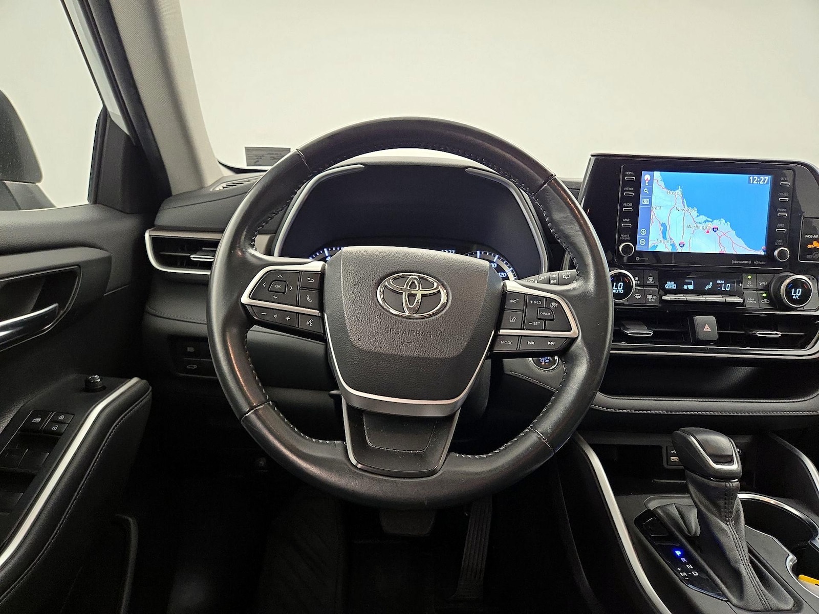 2022 Toyota Highlander XLE - Photo 11