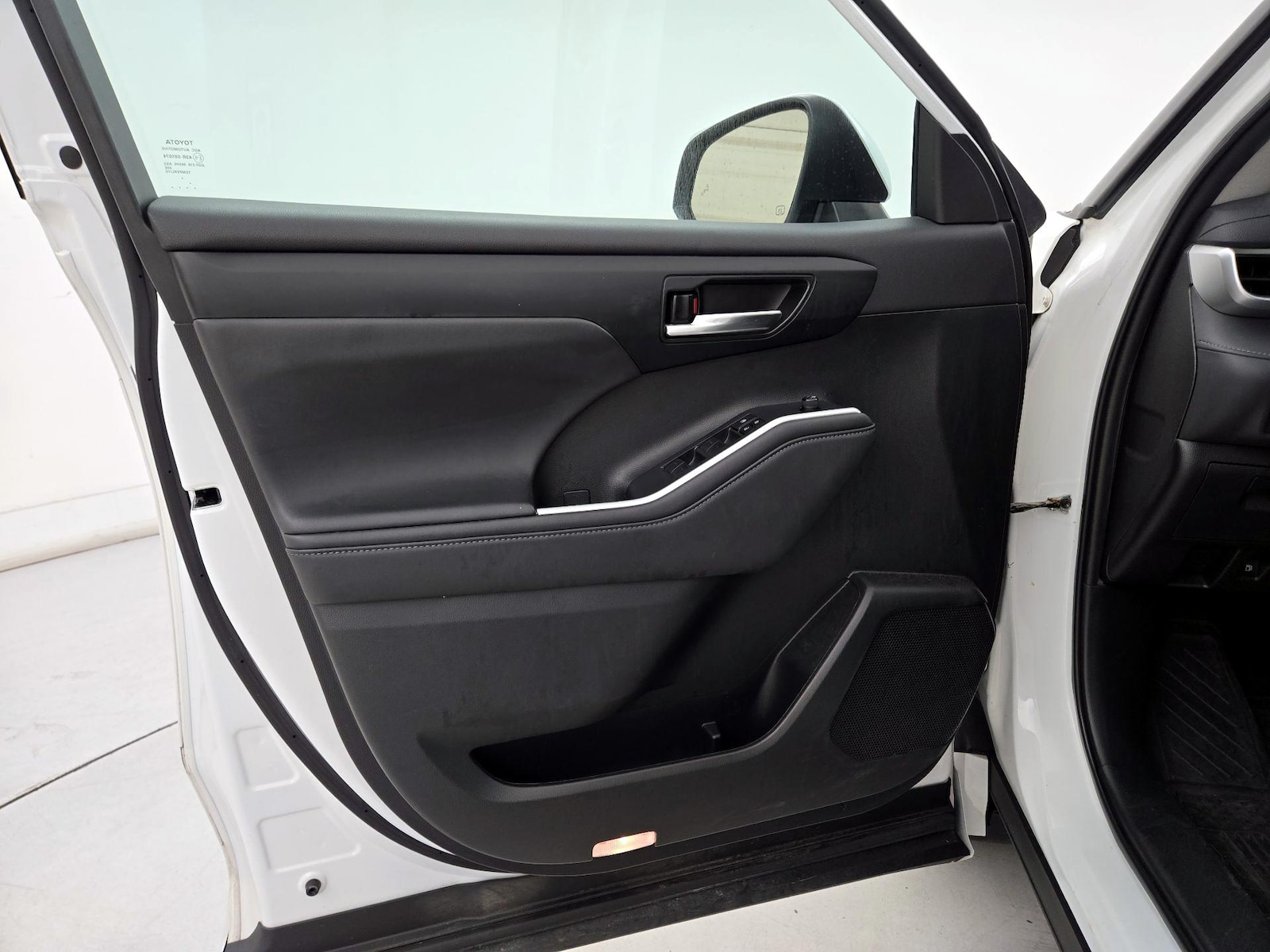2022 Toyota Highlander XLE - Photo 13
