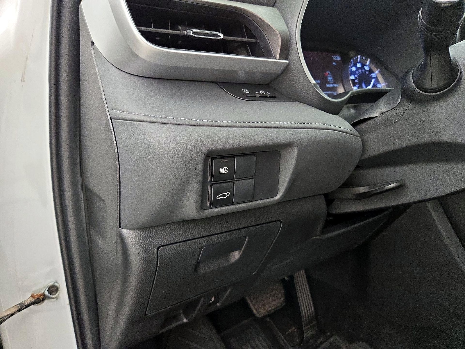 2022 Toyota Highlander XLE - Photo 14