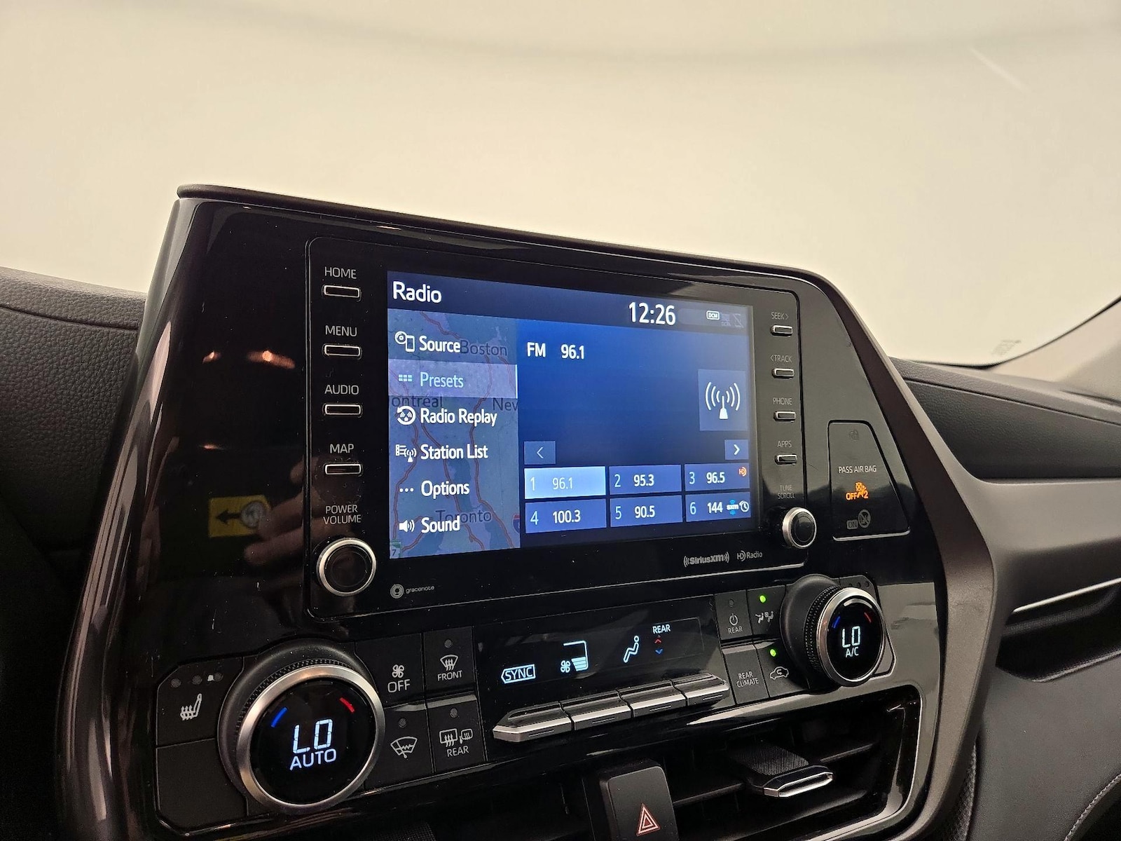 2022 Toyota Highlander XLE - Photo 17