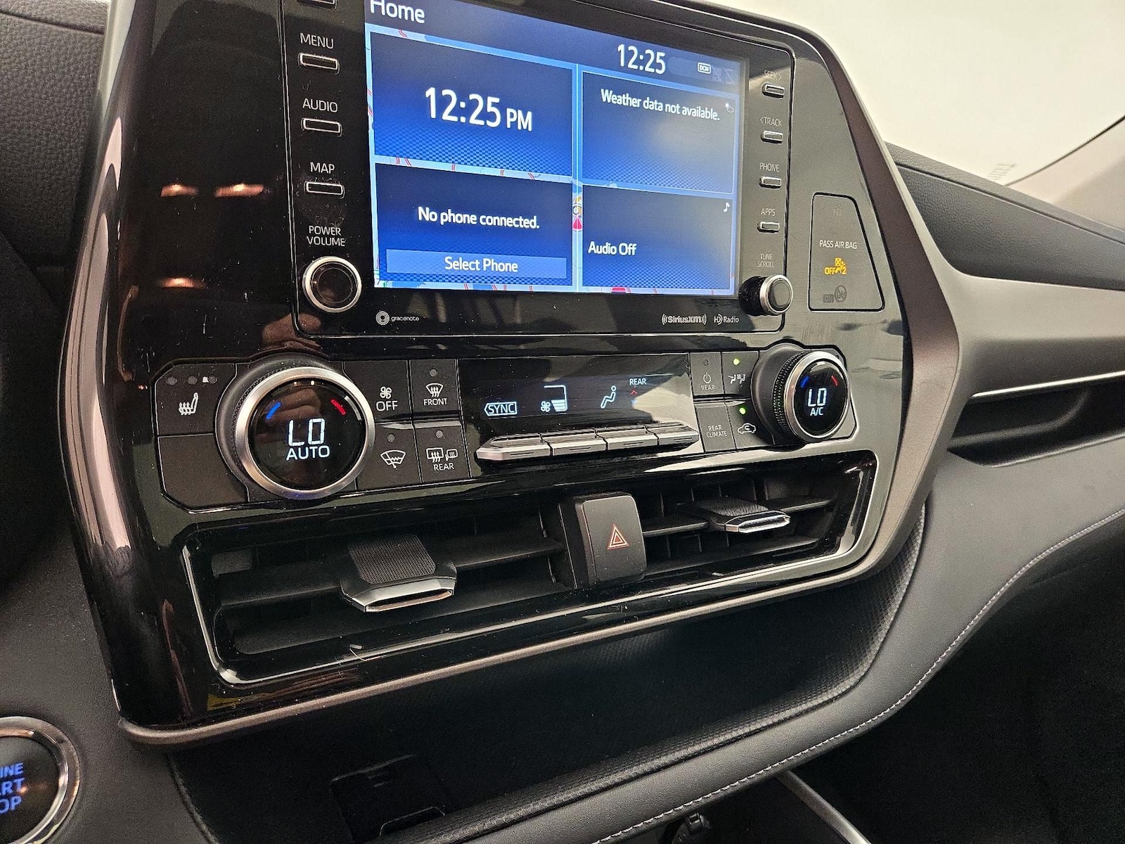 2022 Toyota Highlander XLE - Photo 18