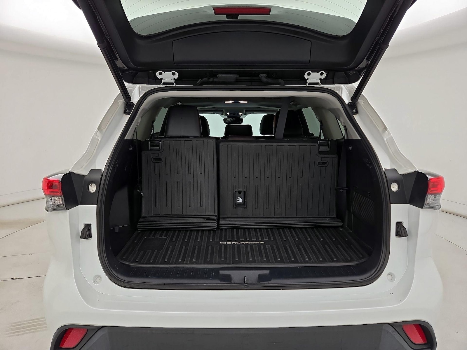 2022 Toyota Highlander XLE - Photo 24