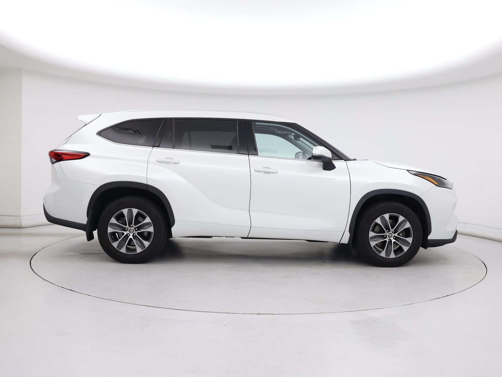 2022 Toyota Highlander XLE - Photo 8
